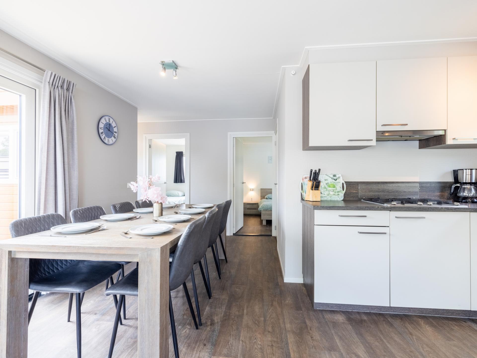 Sfeervol waterchalet met eigen sloep op rustig park in hartje Friese Meren - foto 15