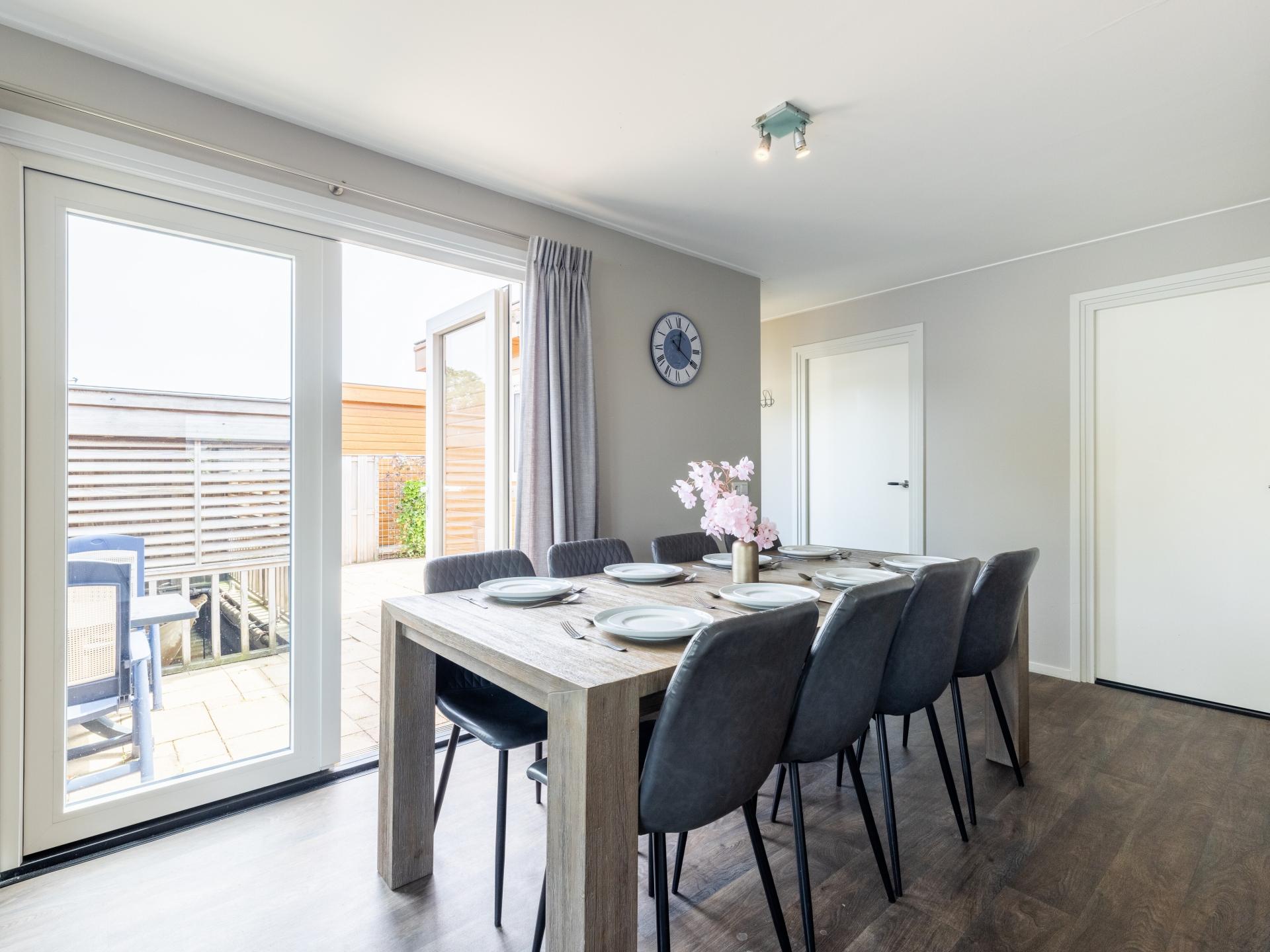 Sfeervol waterchalet met eigen sloep op rustig park in hartje Friese Meren - foto 13