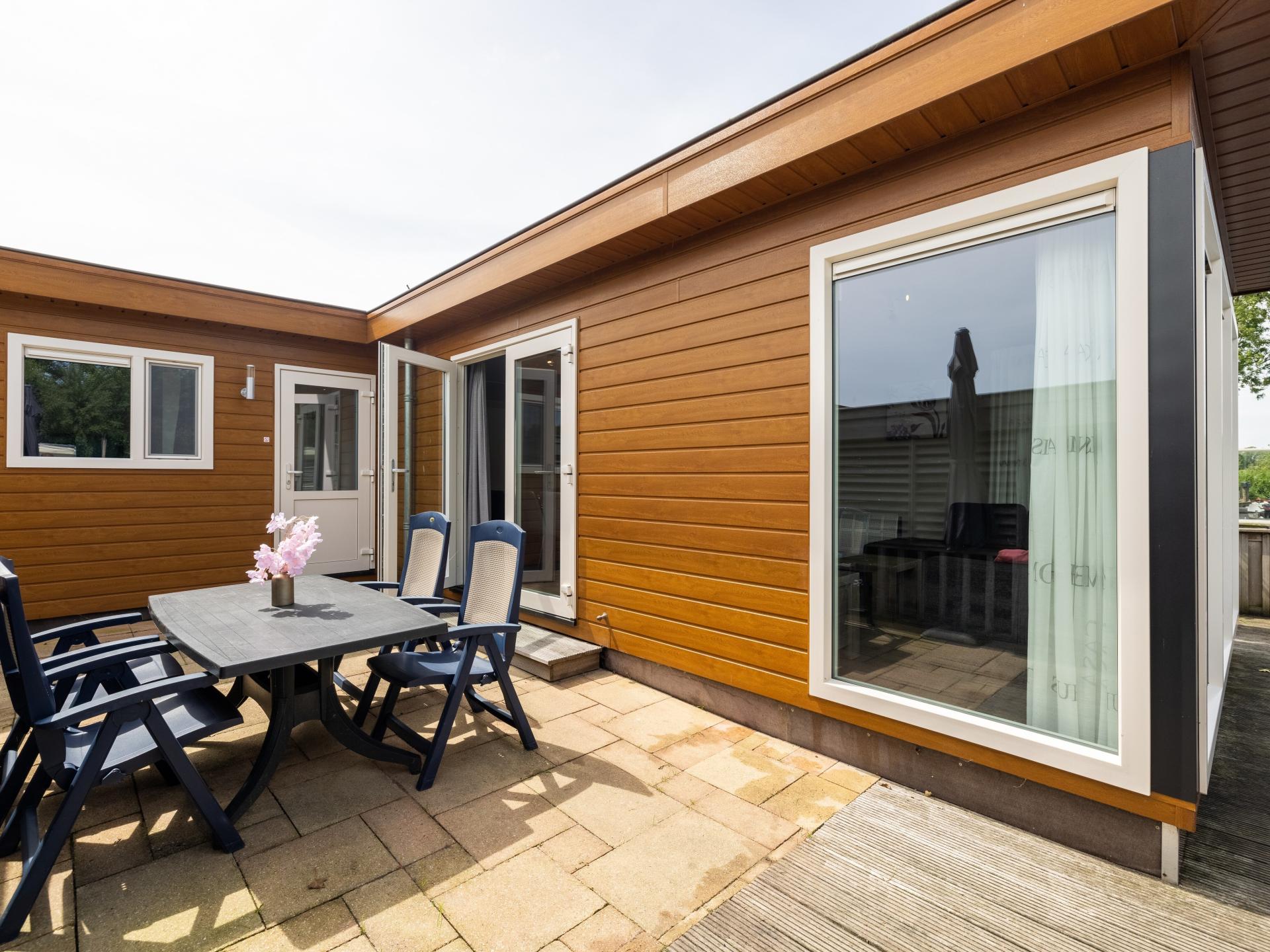 Sfeervol waterchalet met eigen sloep op rustig park in hartje Friese Meren - foto 22