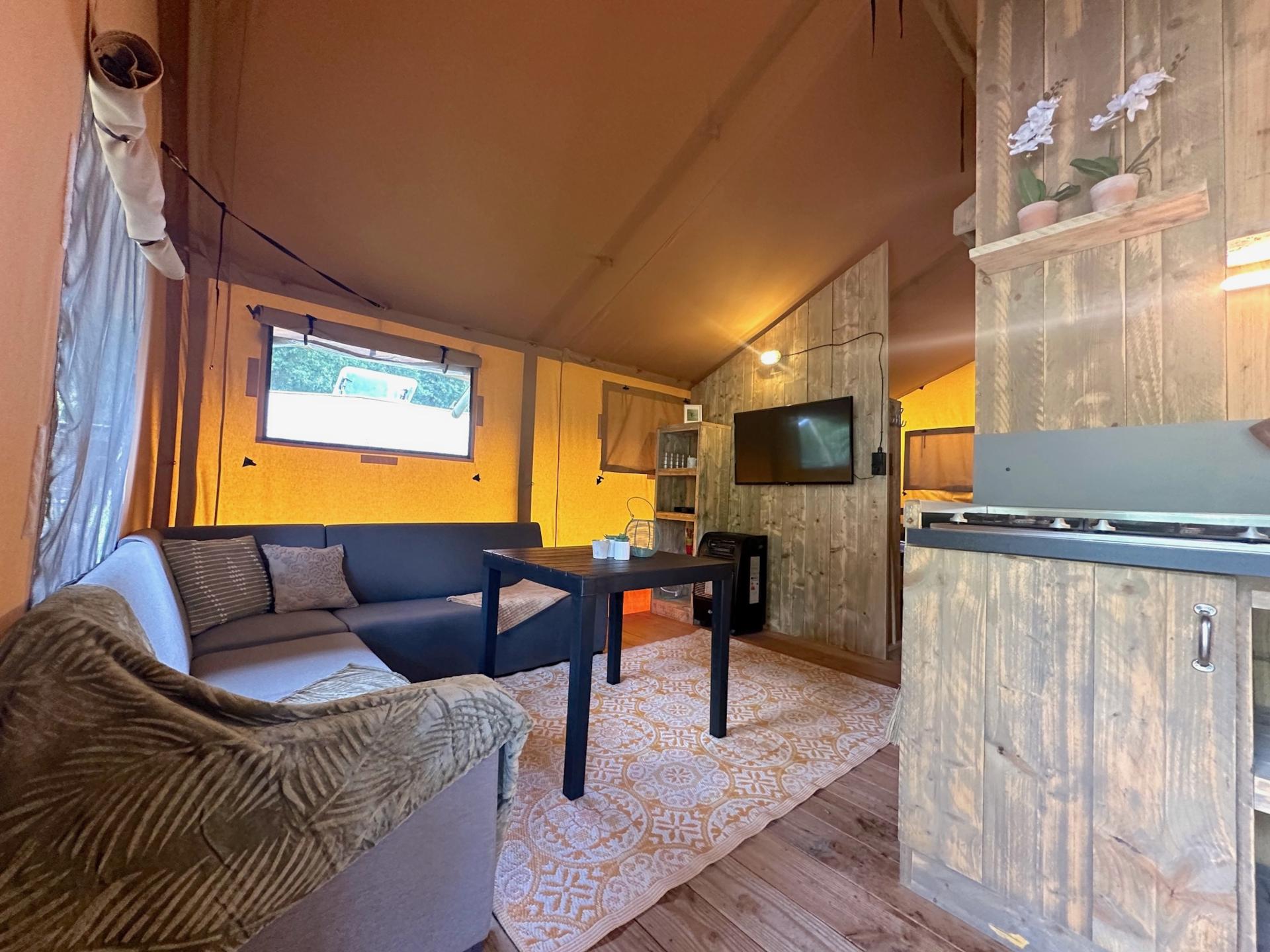 Luxe safaritent met hottub voor 6 personen op de Veluwe - foto 4