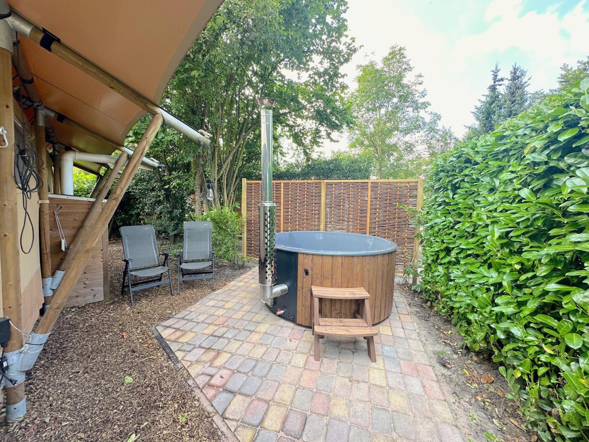 Luxe safaritent met hottub voor 6 personen op de Veluwe - foto 9
