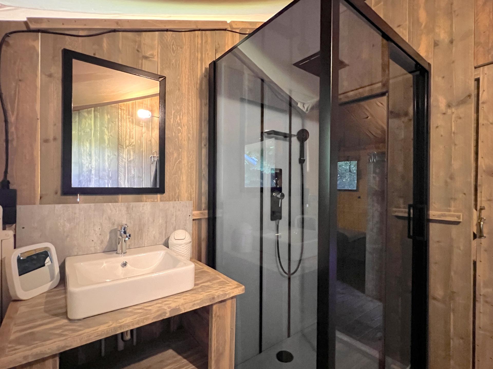 Luxe safaritent met hottub voor 6 personen op de Veluwe - foto 7
