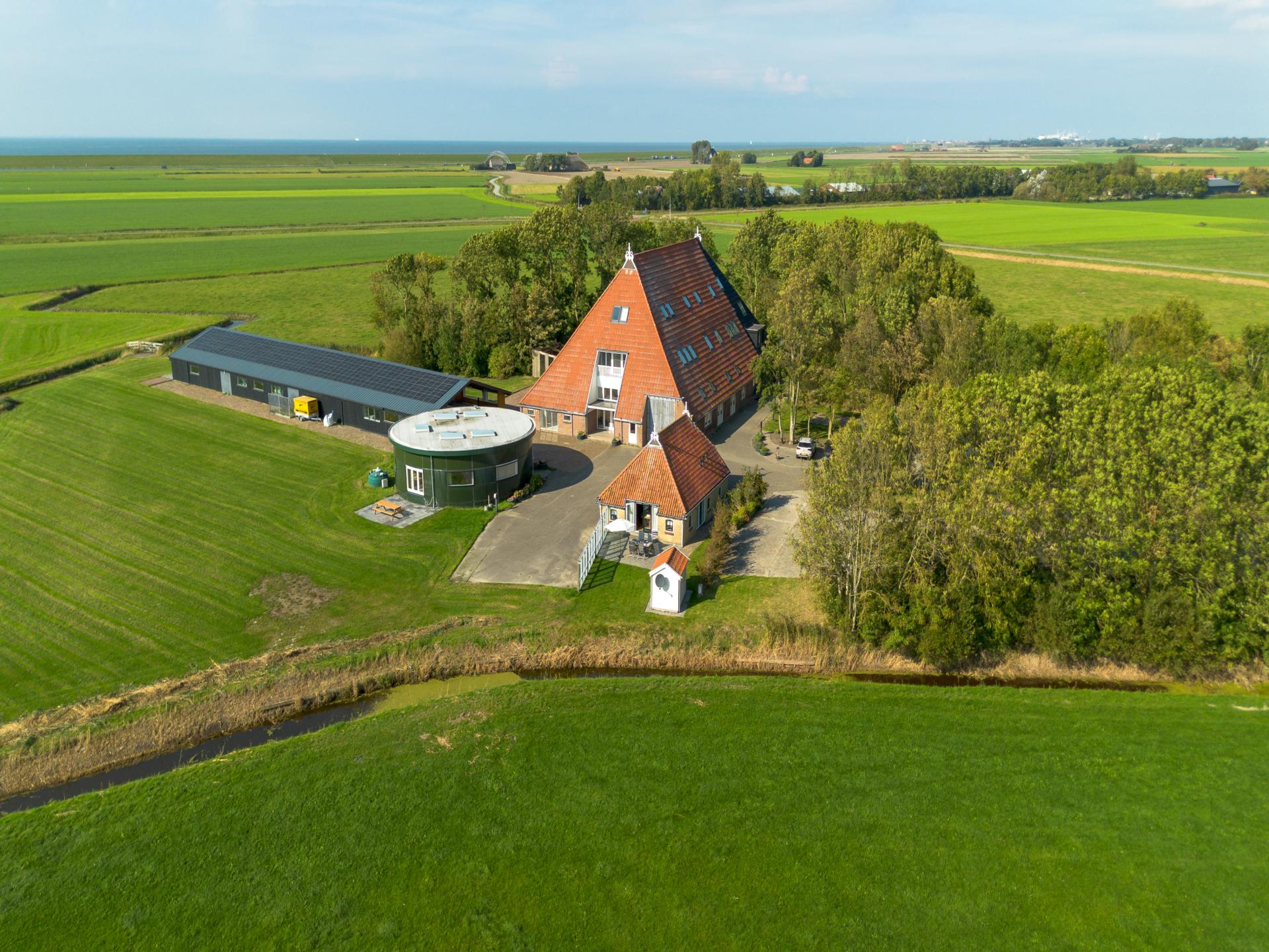 Sfeervol Koetshuis bij het Wad met weids uitzicht over Friese weilanden - foto 57