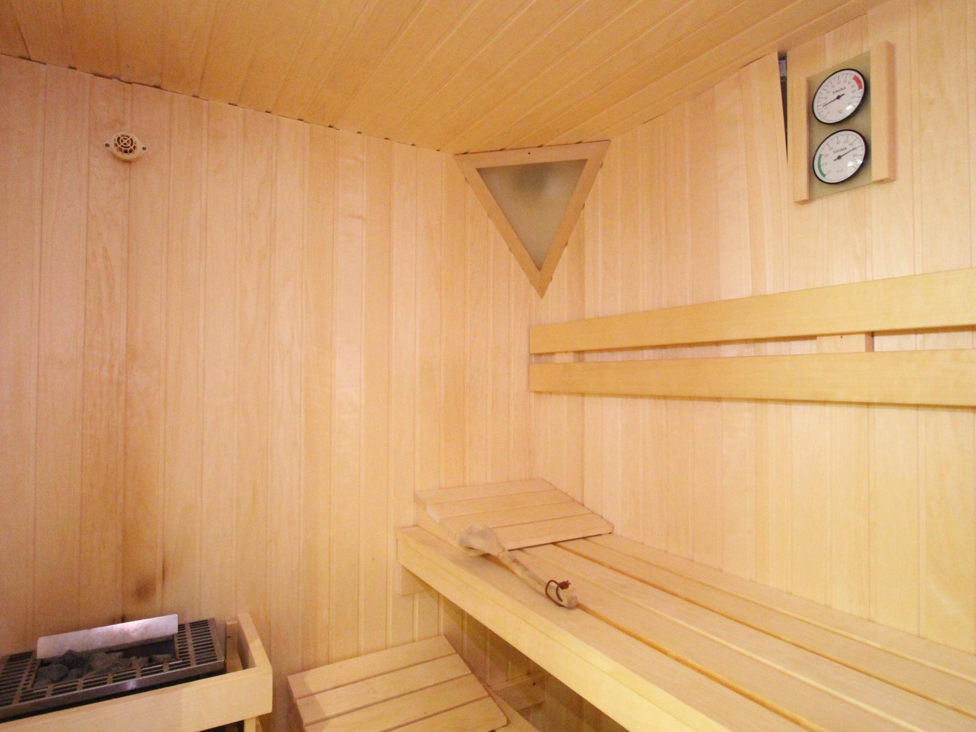 12-persoons ruim vakantiehuis in Gnesau met sauna en grote tuin - foto 12