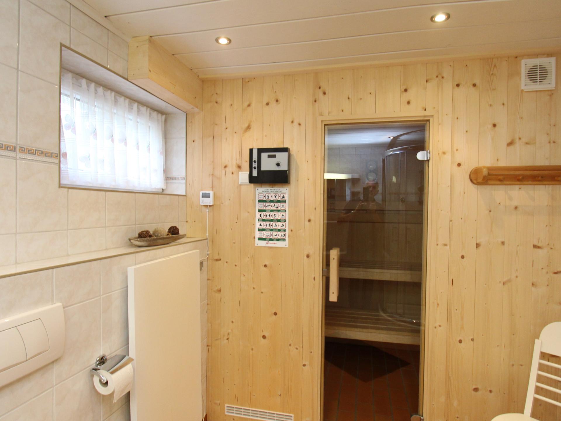 12-persoons ruim vakantiehuis in Gnesau met sauna en grote tuin - foto 15