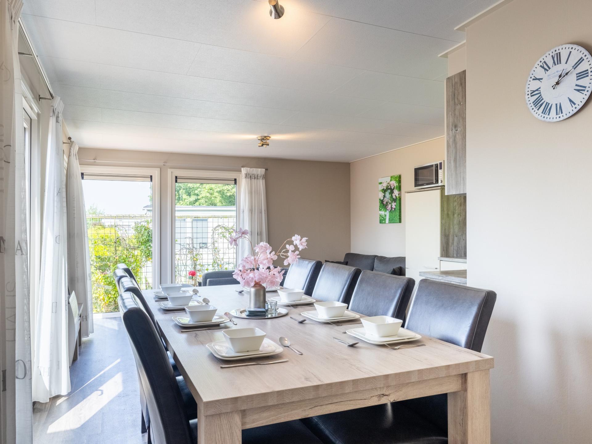 Twee luxe chalets met privésloepen aan water in hartje Friesland - foto 10