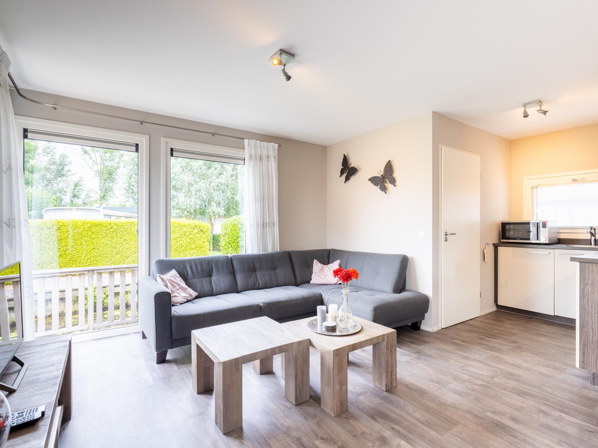 Twee luxe chalets met privésloepen aan water in hartje Friesland - foto 25