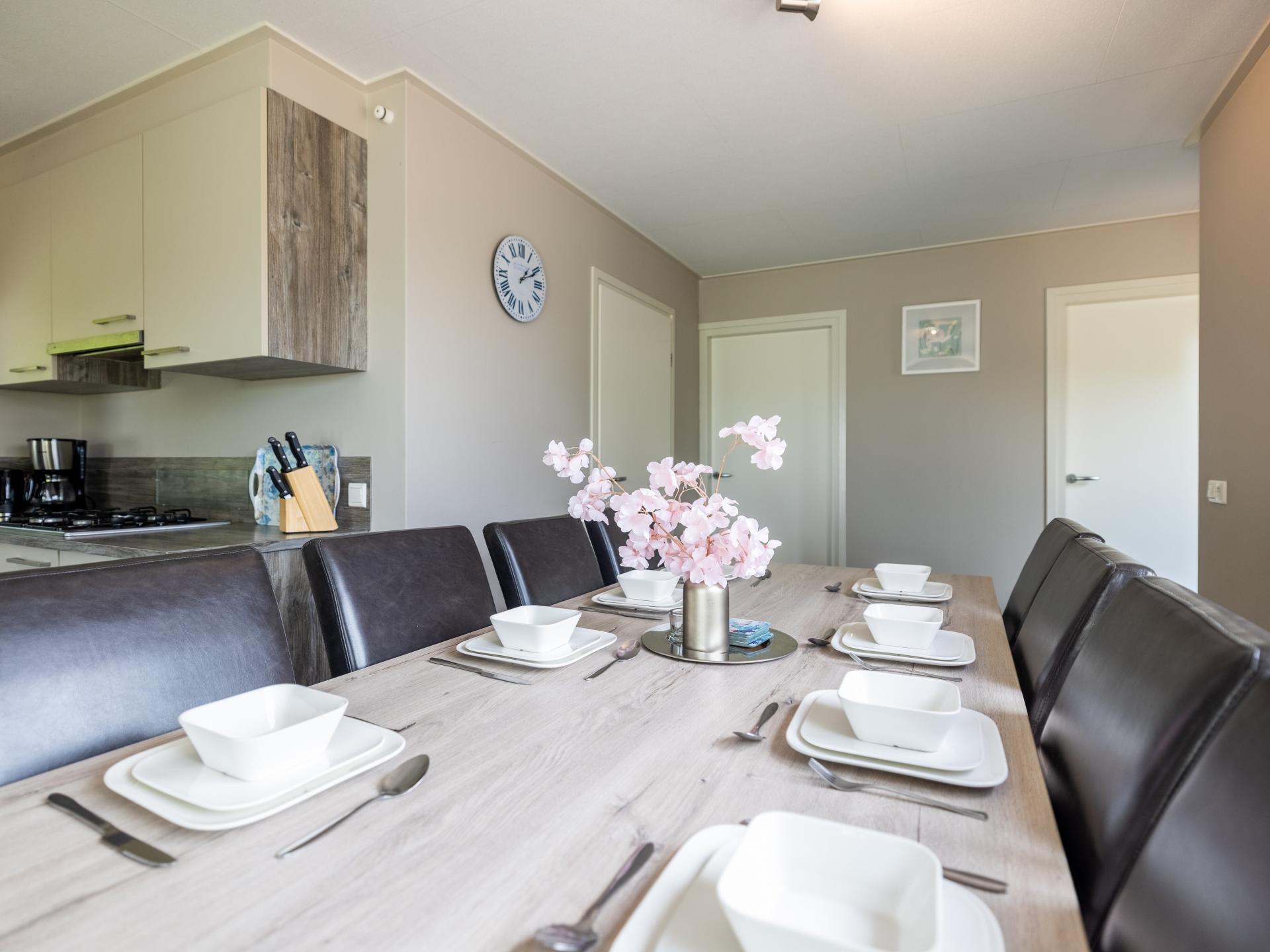 Twee luxe chalets met privésloepen aan water in hartje Friesland - foto 5