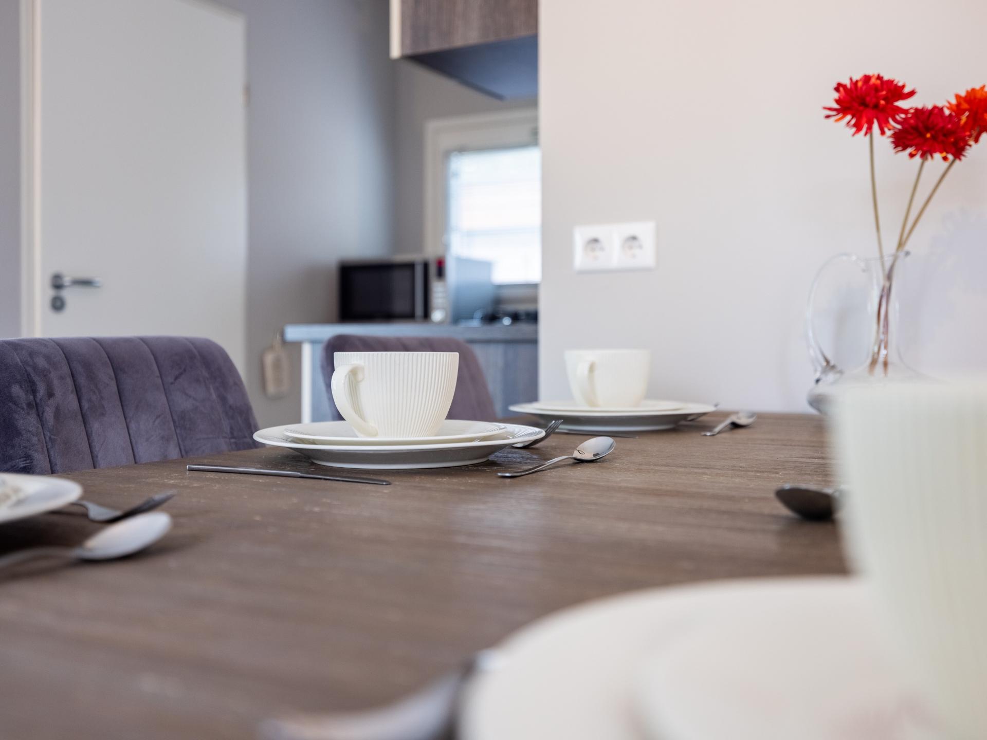 Twee luxe chalets met privésloepen aan water in hartje Friesland - foto 33