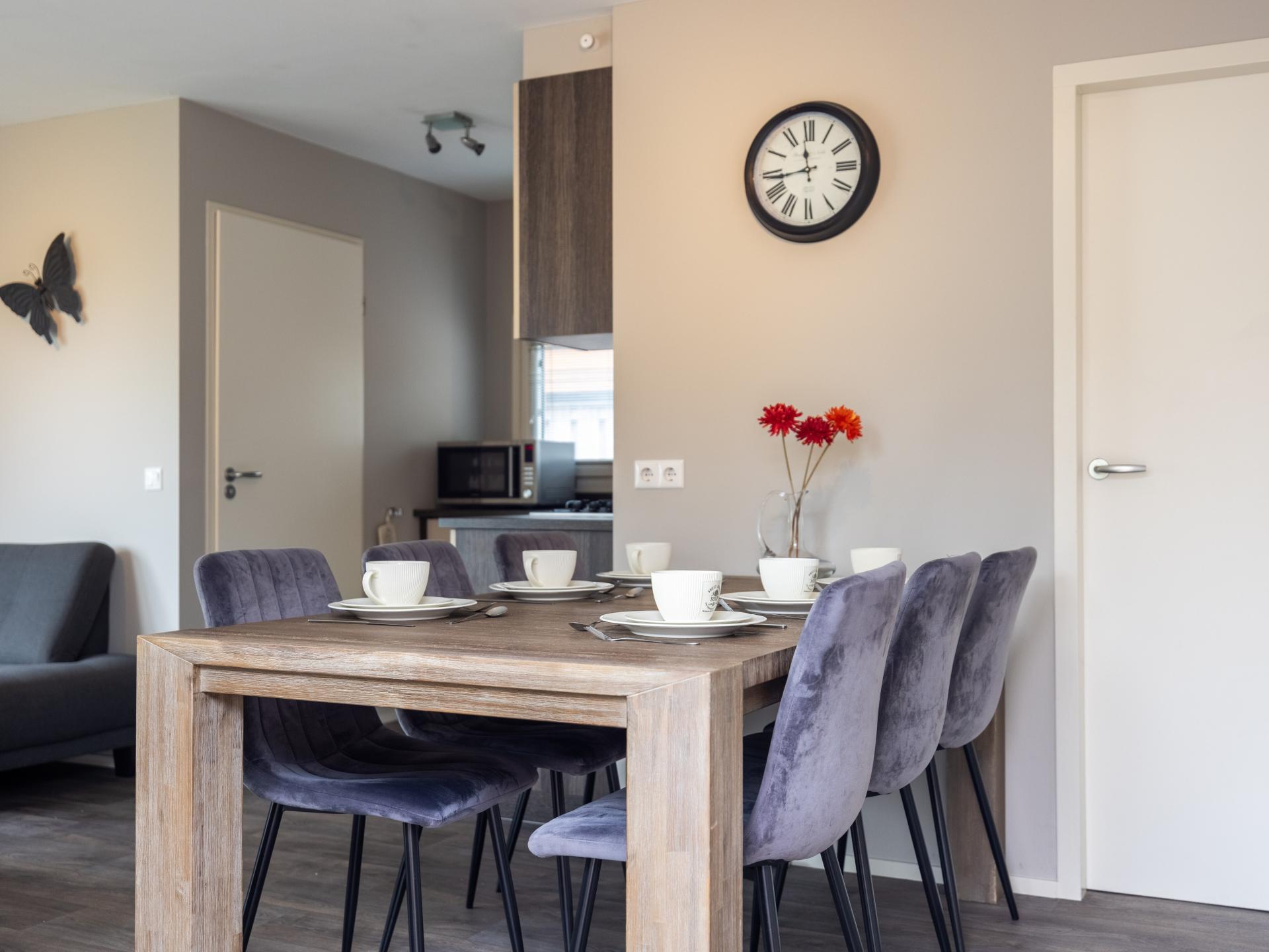 Twee luxe chalets met privésloepen aan water in hartje Friesland - foto 31