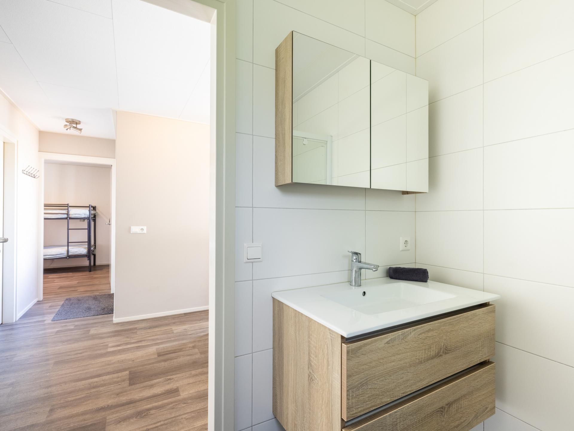 Twee luxe chalets met privésloepen aan water in hartje Friesland - foto 19