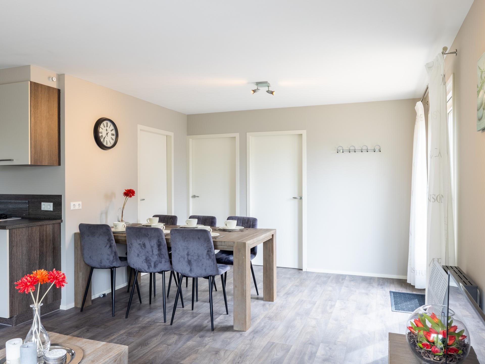 Twee luxe chalets met privésloepen aan water in hartje Friesland - foto 27