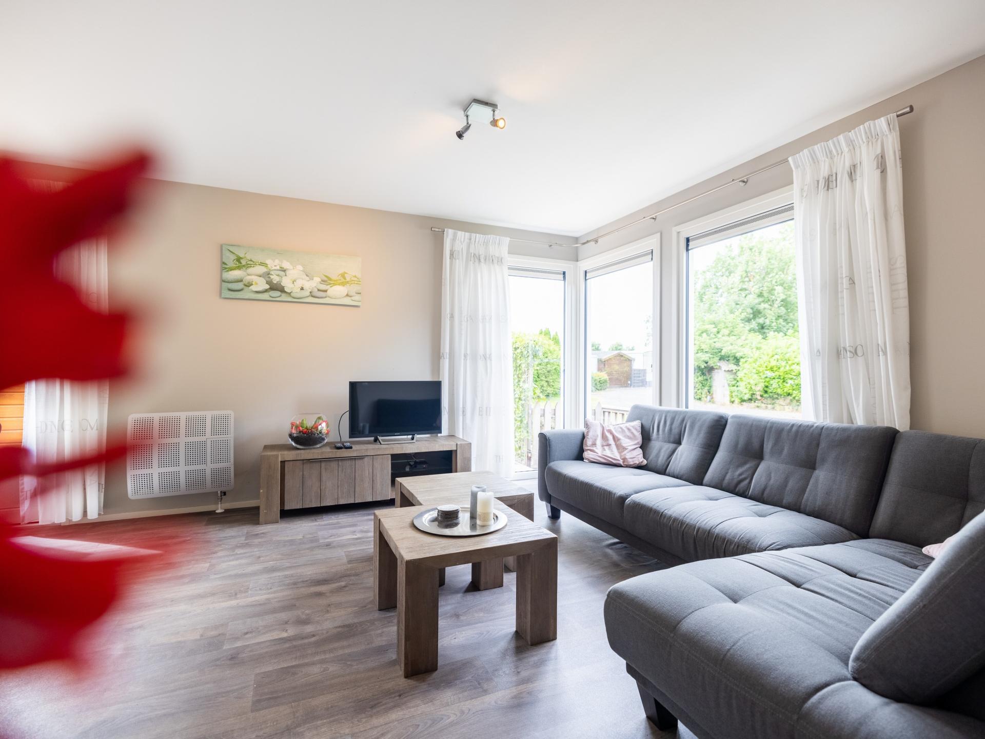 Twee luxe chalets met privésloepen aan water in hartje Friesland - foto 30