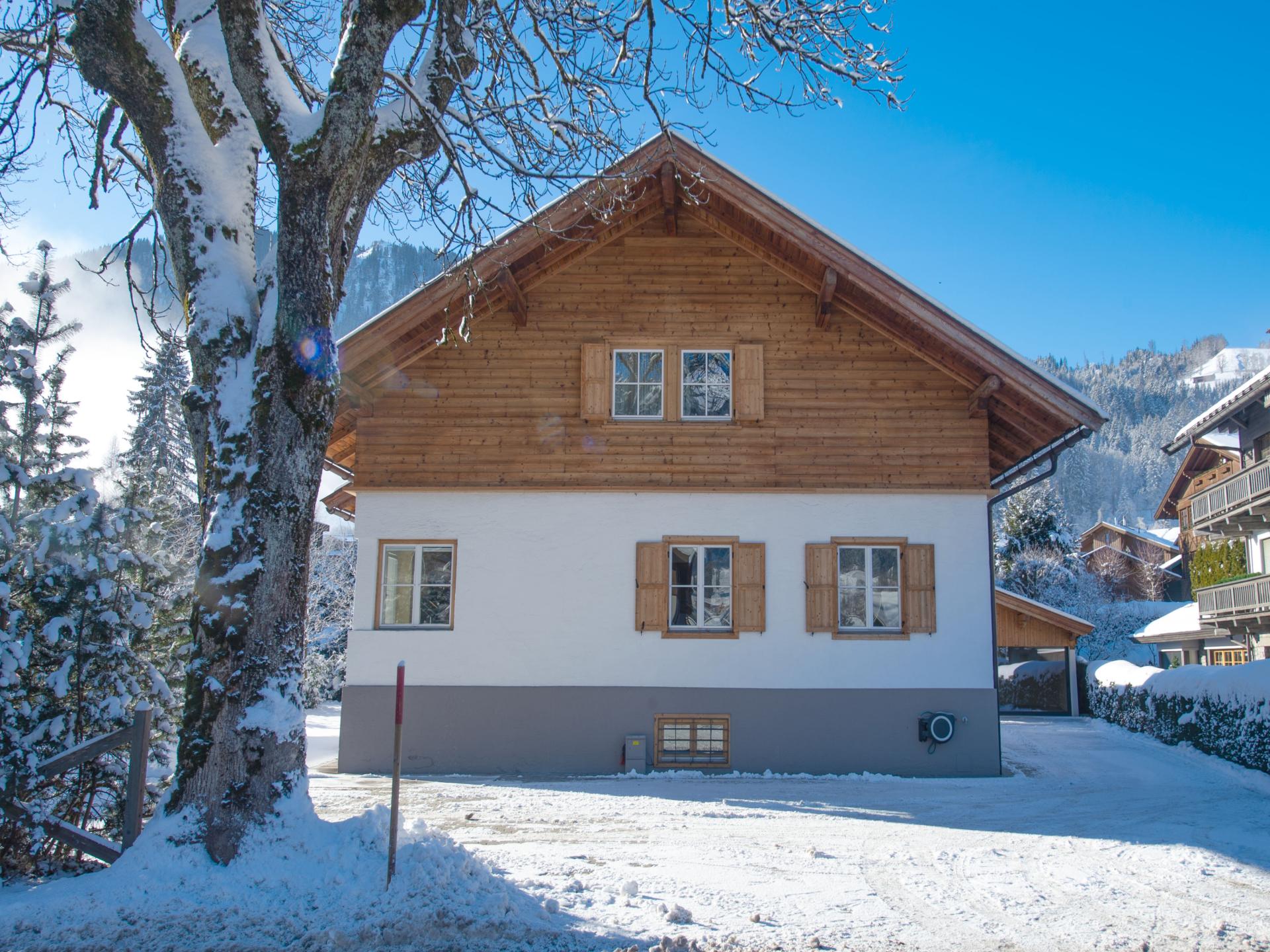 Exclusief chalet aan de Streif in Kitzbühel met 4 suites & Country Club toegang - foto 52