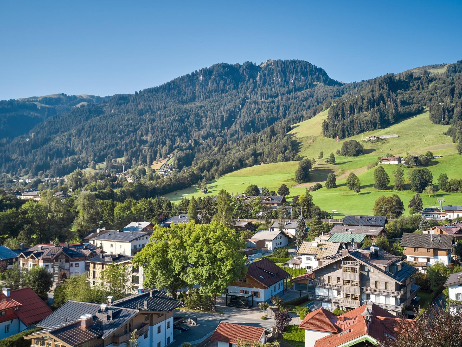 Exclusief chalet aan de Streif in Kitzbühel met 4 suites & Country Club toegang - foto 31