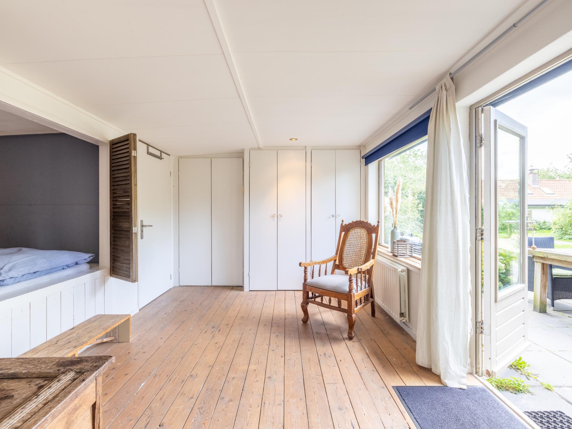 Vrijstaand vakantiehuis in groene weide bij kunstenaarsdorp Bergen - foto 17
