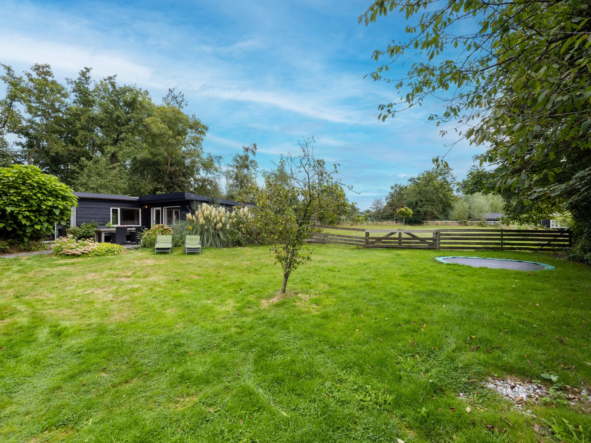 Vrijstaand vakantiehuis in groene weide bij kunstenaarsdorp Bergen - foto 29