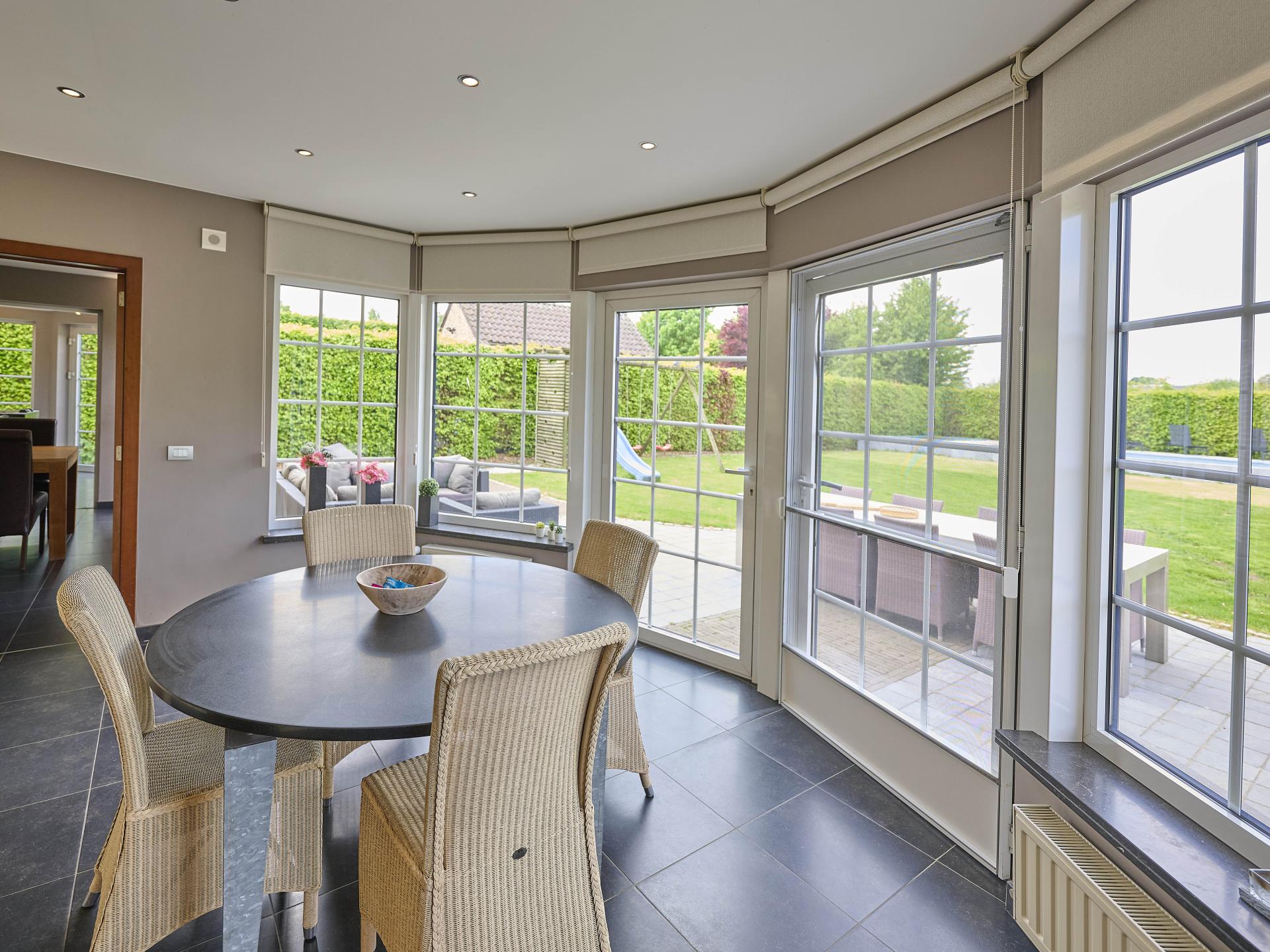 8-persoons vrijstaand vakantiehuis in het centrum van Heers - foto 41