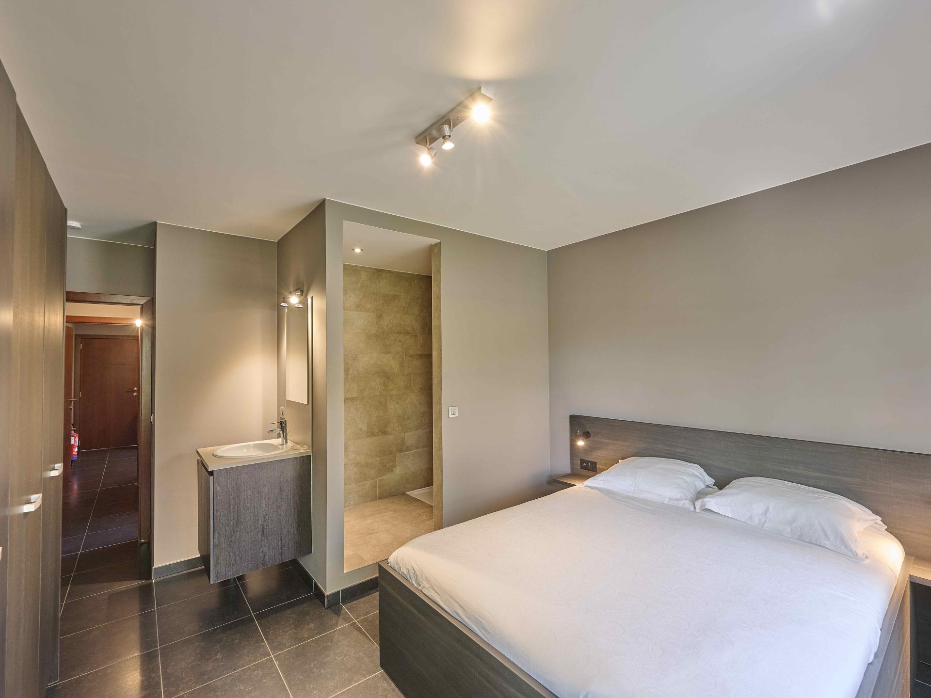8-persoons vrijstaand vakantiehuis in het centrum van Heers - foto 37