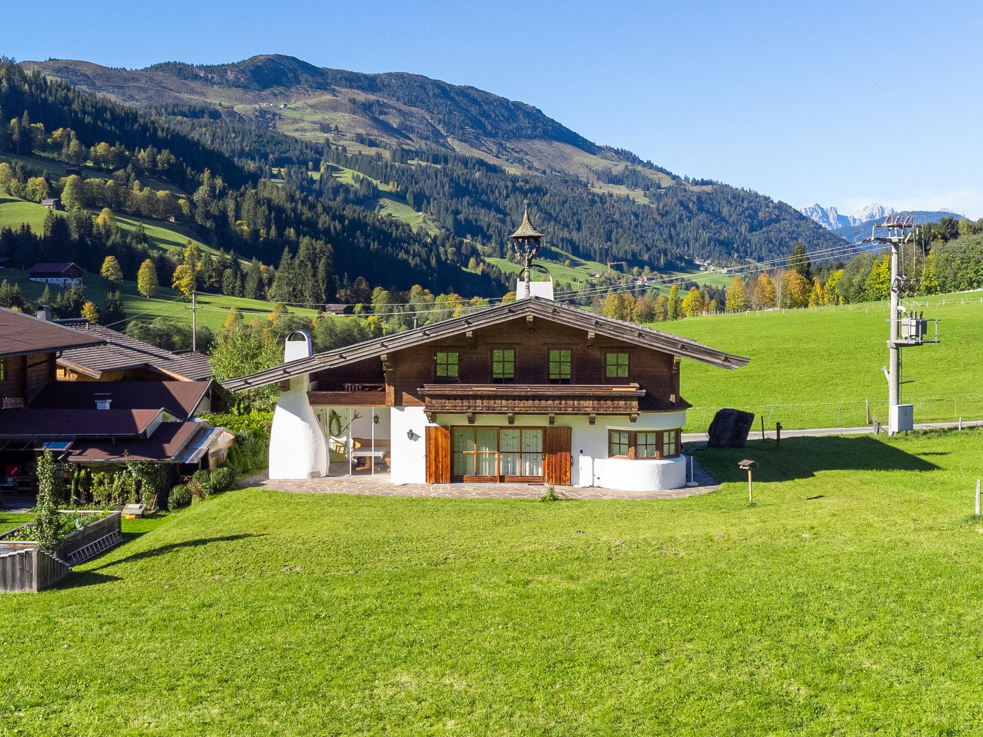 Tirools chalet in Kirchberg, ski tot aan de deur - foto 1