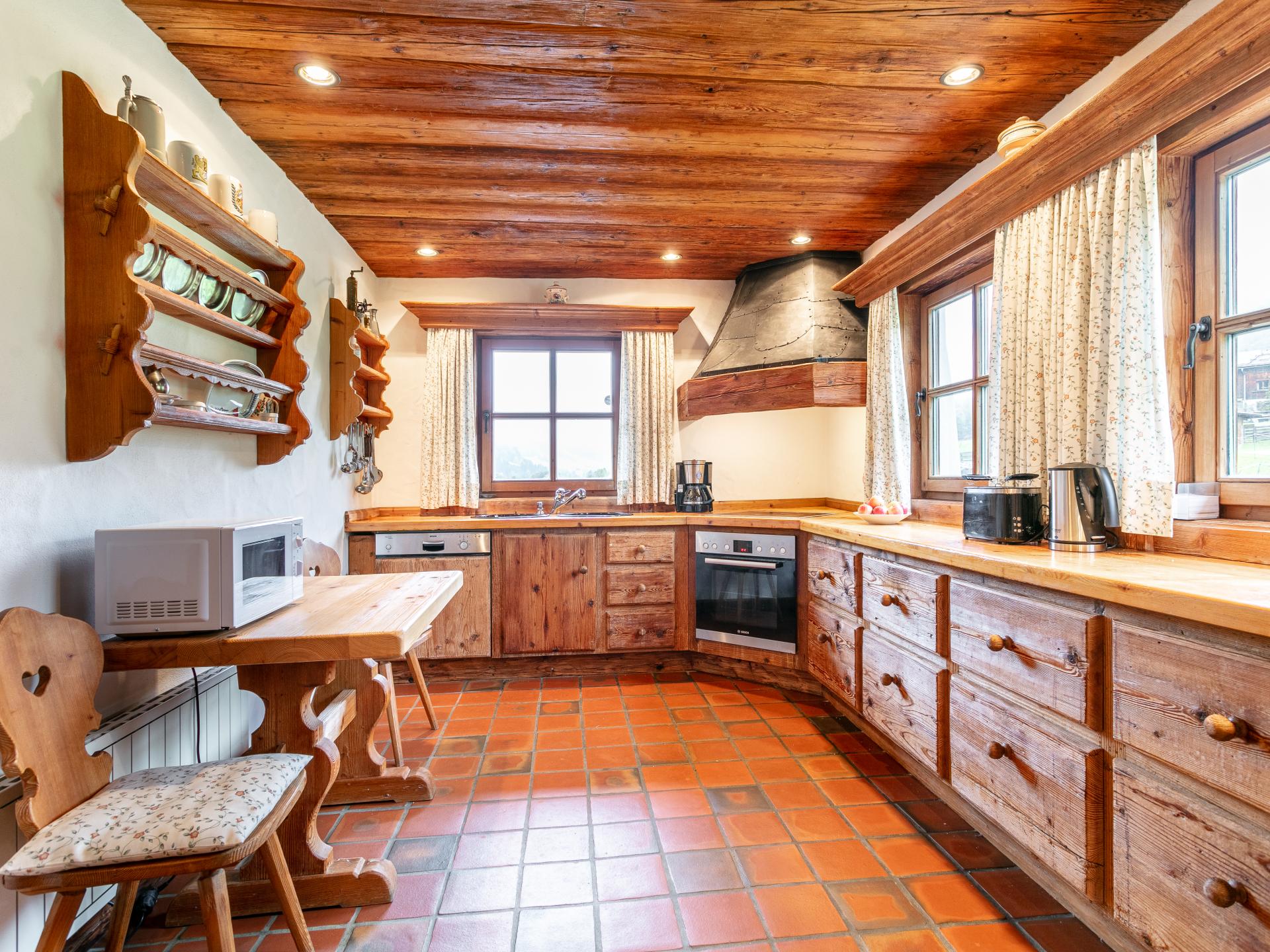 Tirools chalet in Kirchberg, ski tot aan de deur - foto 8