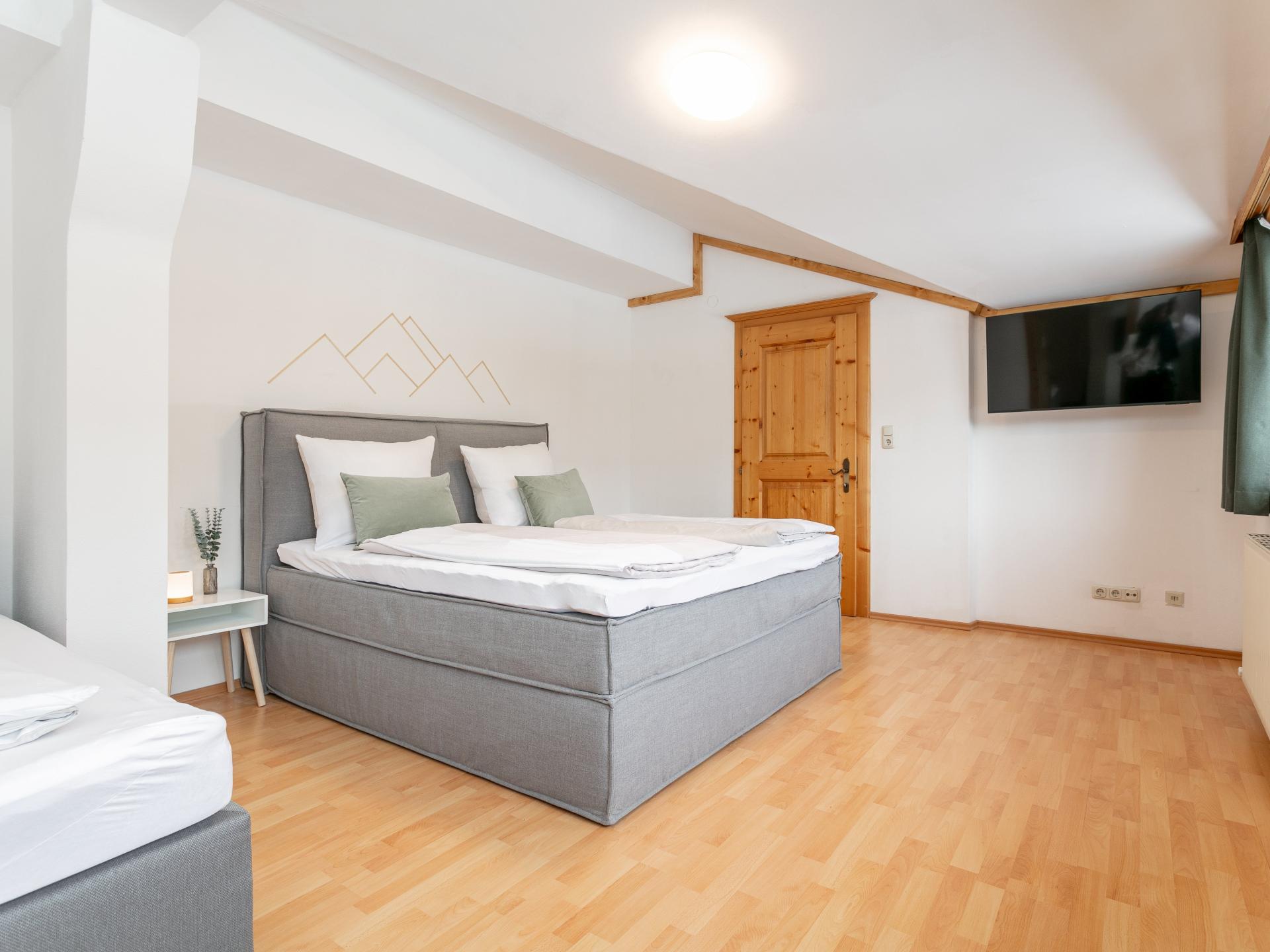 Ruim appartement in centrum Kirchberg met eigen sauna en tuin - foto 10