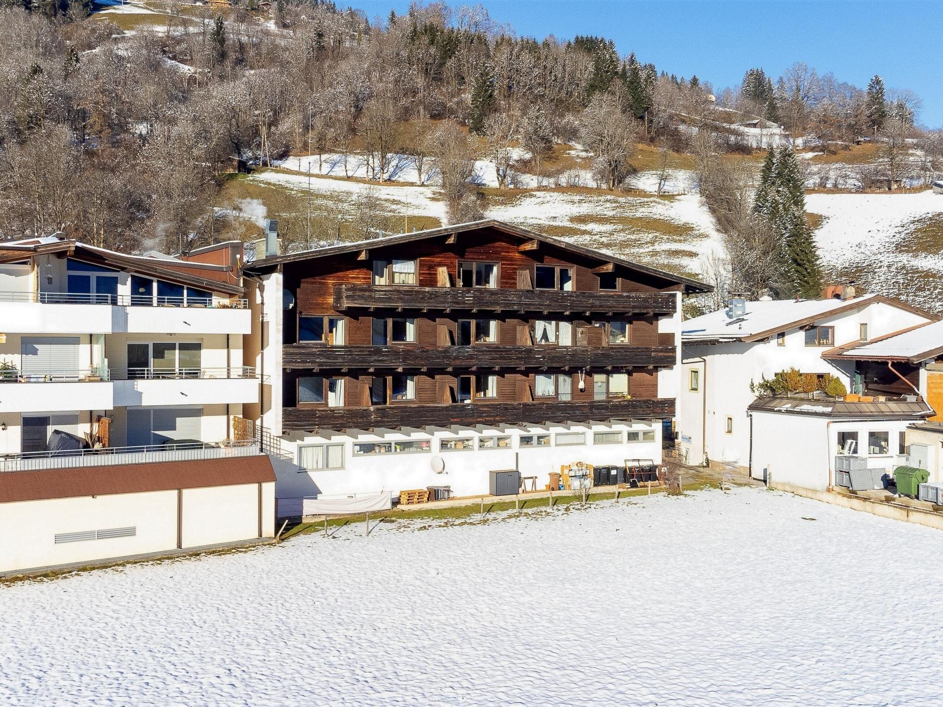 Ruim groepsverblijf voor 31 personen in Brixen im Thale, vlakbij de piste - foto 37