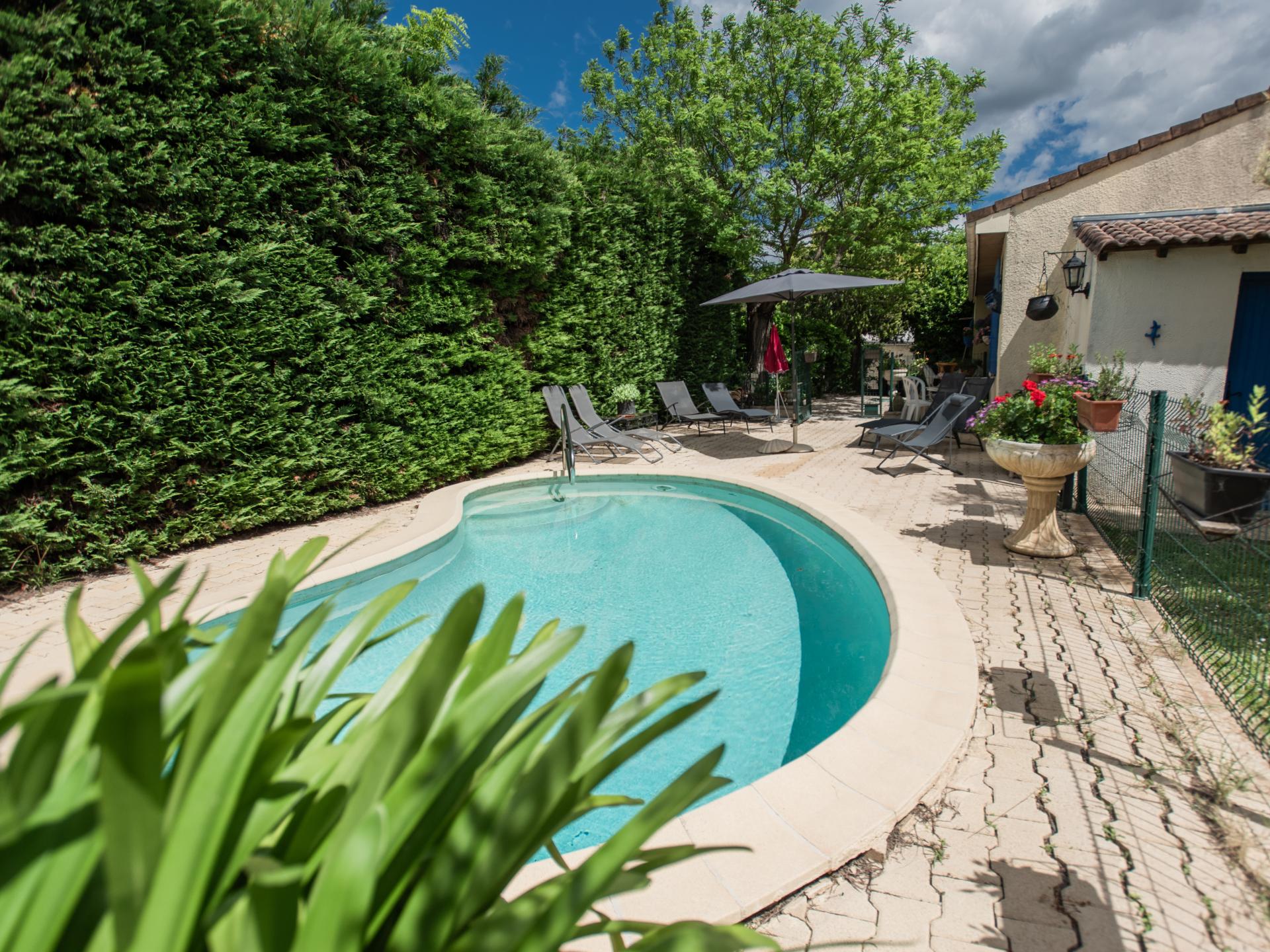 Vrijstaand huis met privézwembad en bloemrijke tuin in Clarensac - foto 3