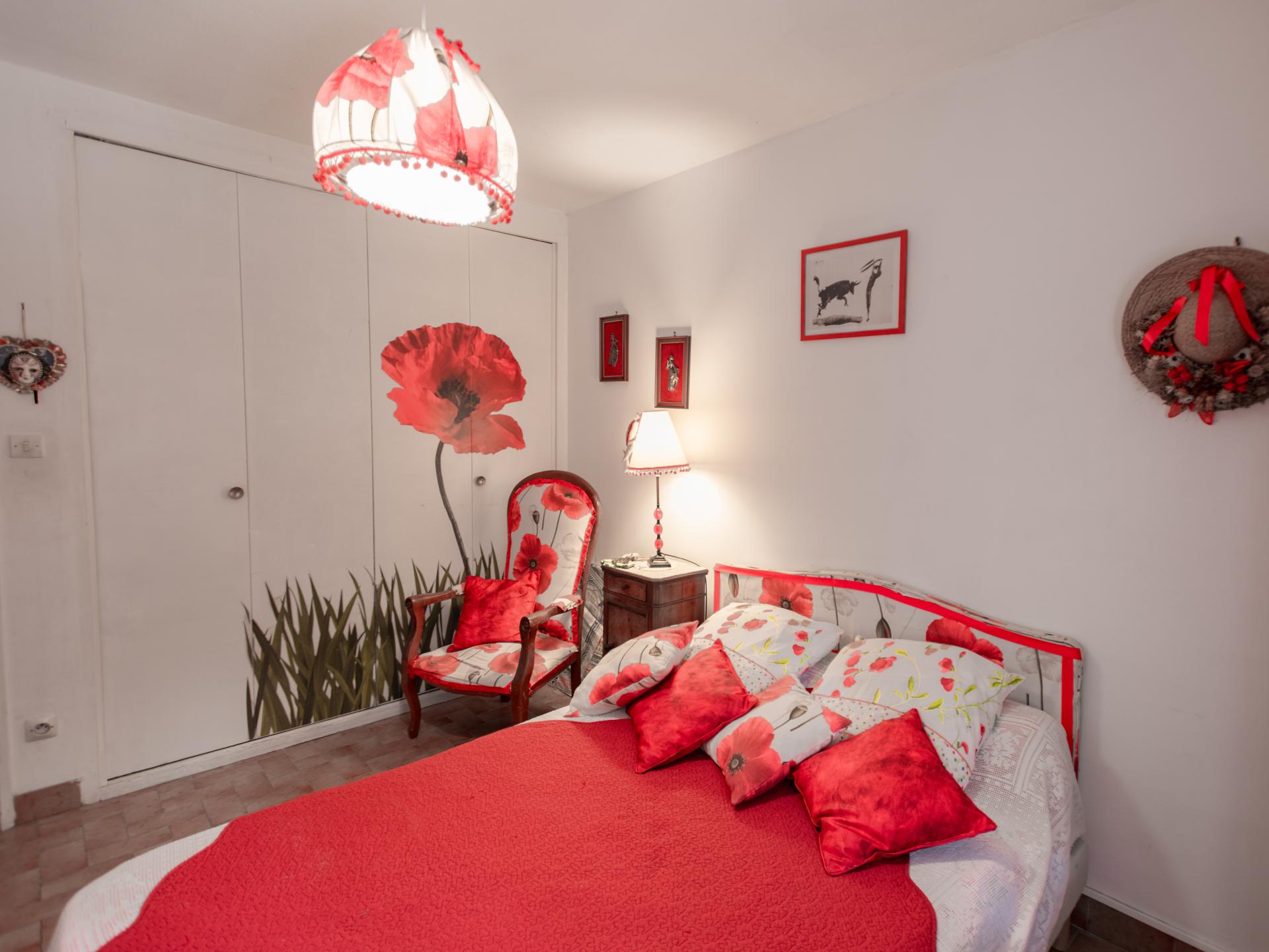 Vrijstaand huis met privézwembad en bloemrijke tuin in Clarensac - foto 14