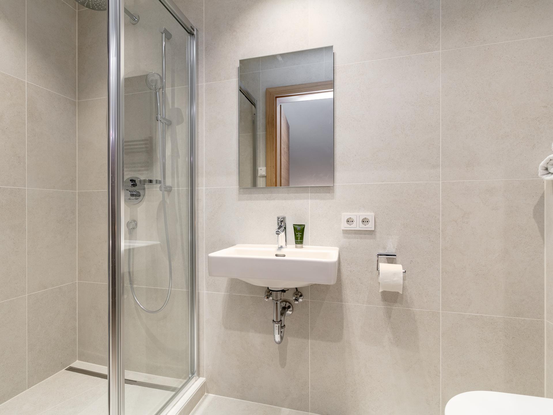 Luxe 10-persoons appartement in Pettneu am Arlberg, direct aan de piste - foto 24