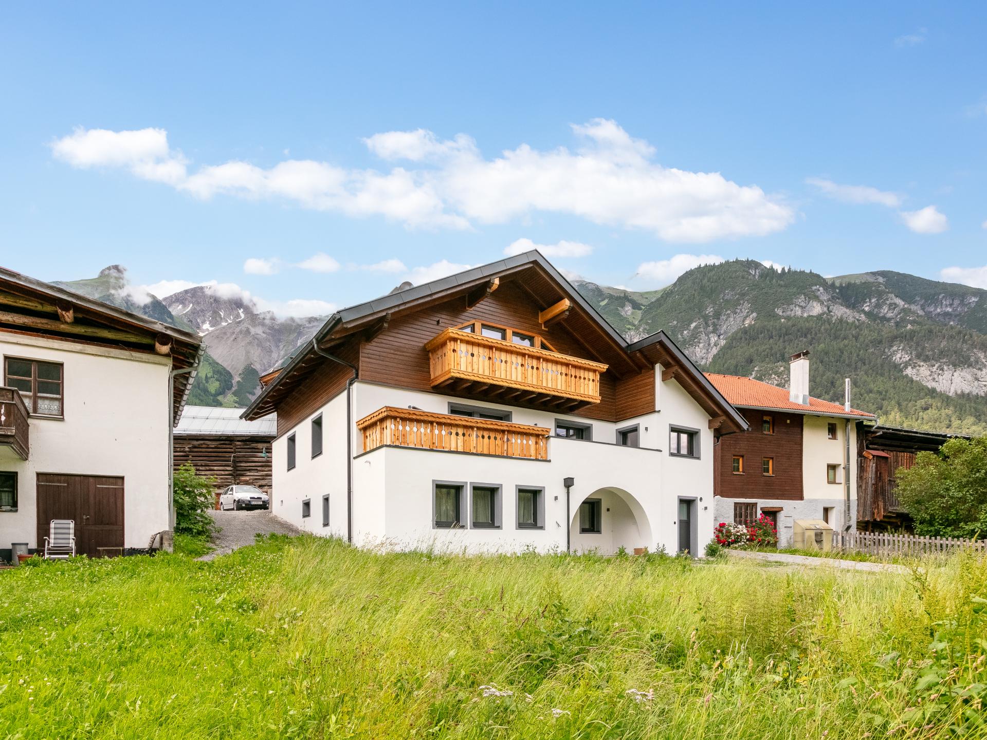 Luxe 10-persoons appartement in Pettneu am Arlberg, direct aan de piste - foto 1