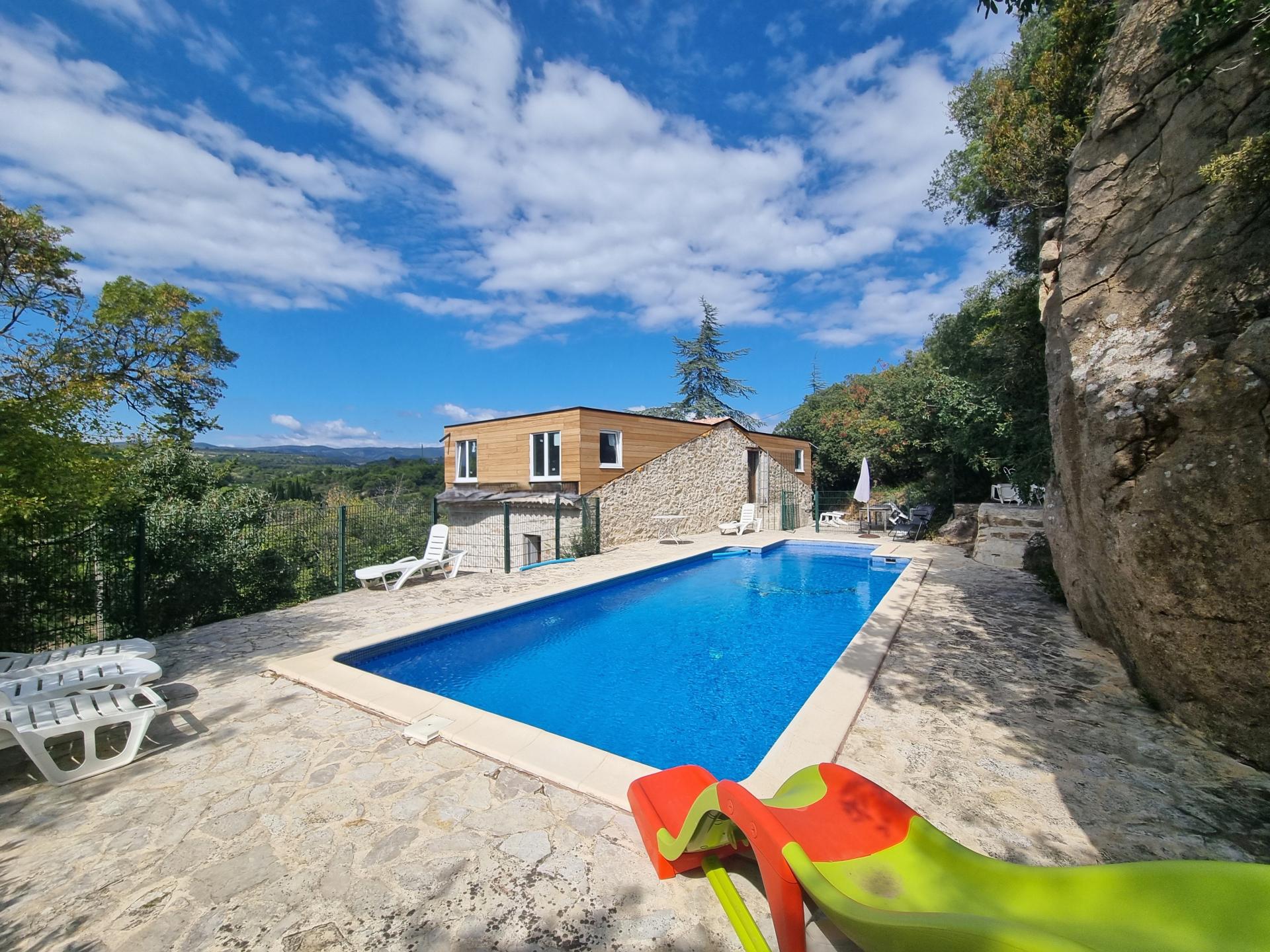 Vrijstaand vakantiehuis met privé zwembad in bosrijk Herault, 10 personen - foto 1