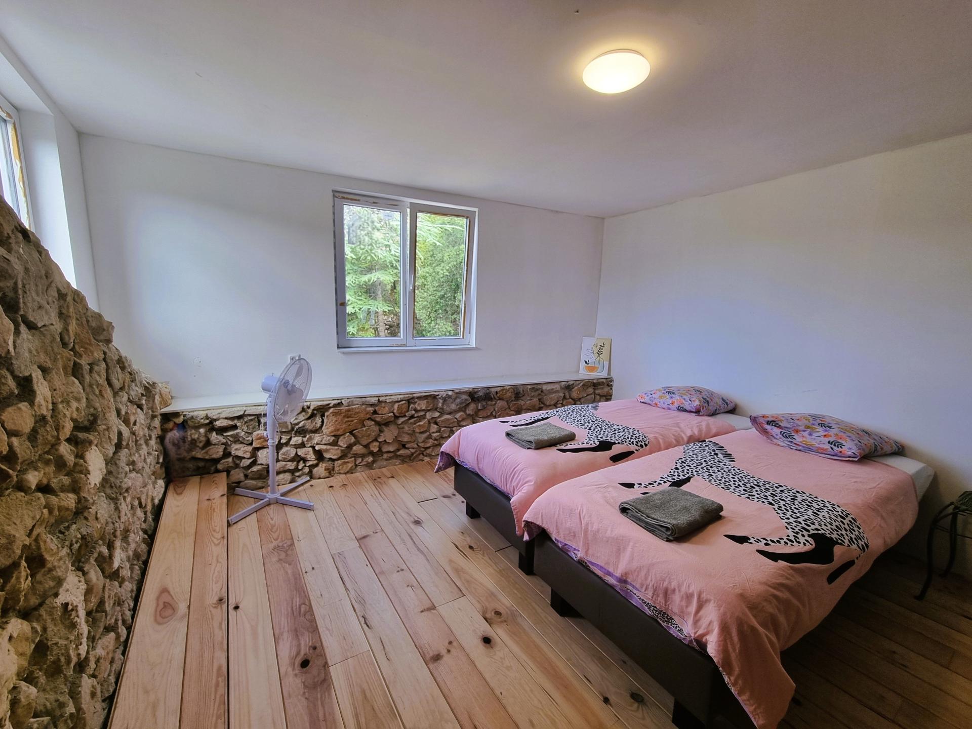 Vrijstaand vakantiehuis met privé zwembad in bosrijk Herault, 10 personen - foto 3