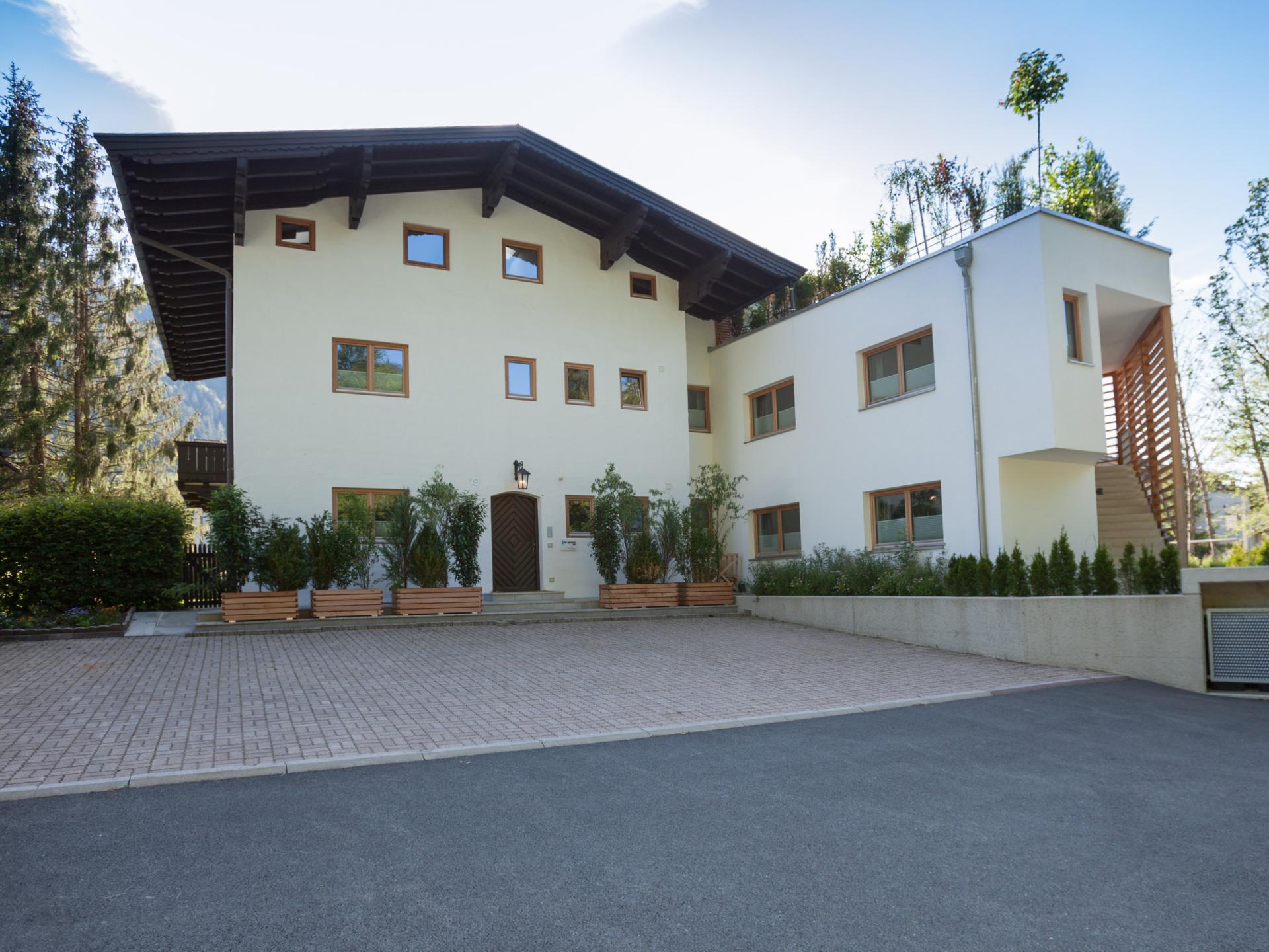 Appartement aan de piste in Kitzbühel met terras, tuin en ruimte voor 6 personen - foto 6