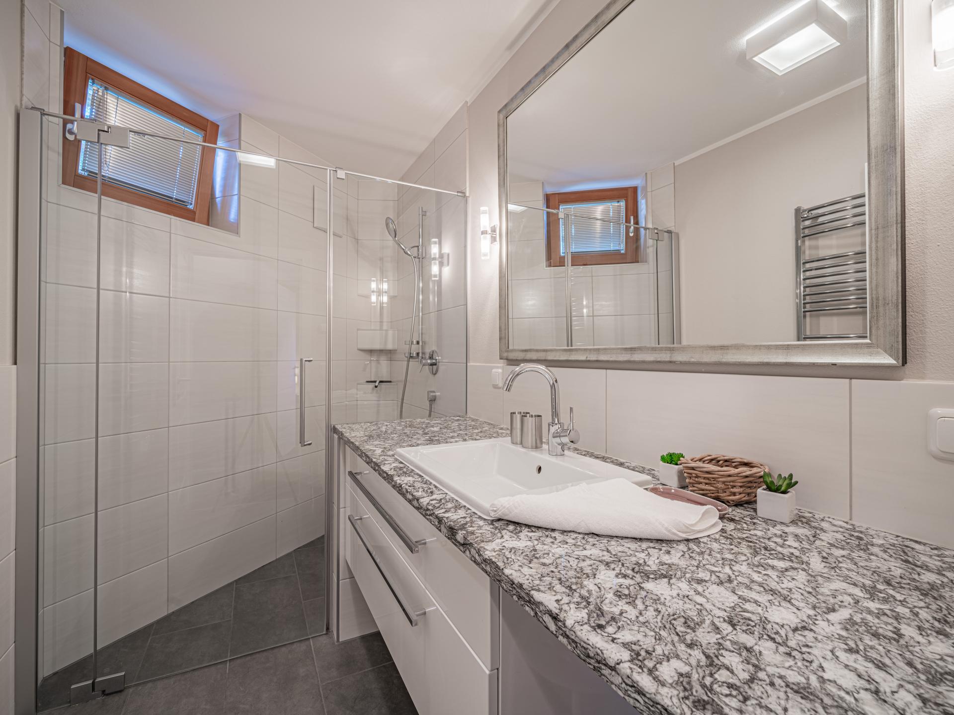 Appartement aan de piste in Kitzbühel met terras, tuin en ruimte voor 6 personen - foto 3