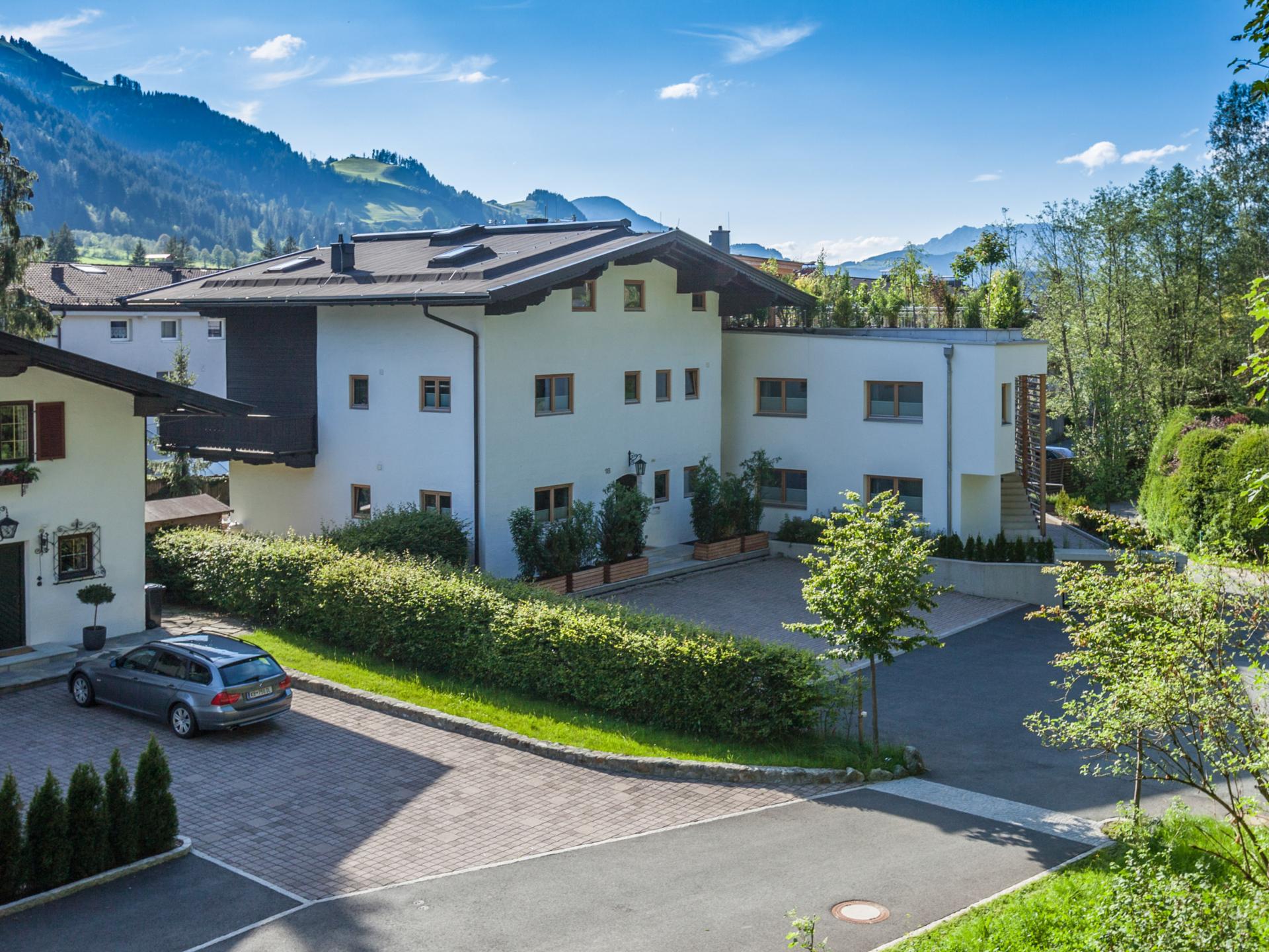 Appartement aan de piste in Kitzbühel met terras, tuin en ruimte voor 6 personen - foto 1