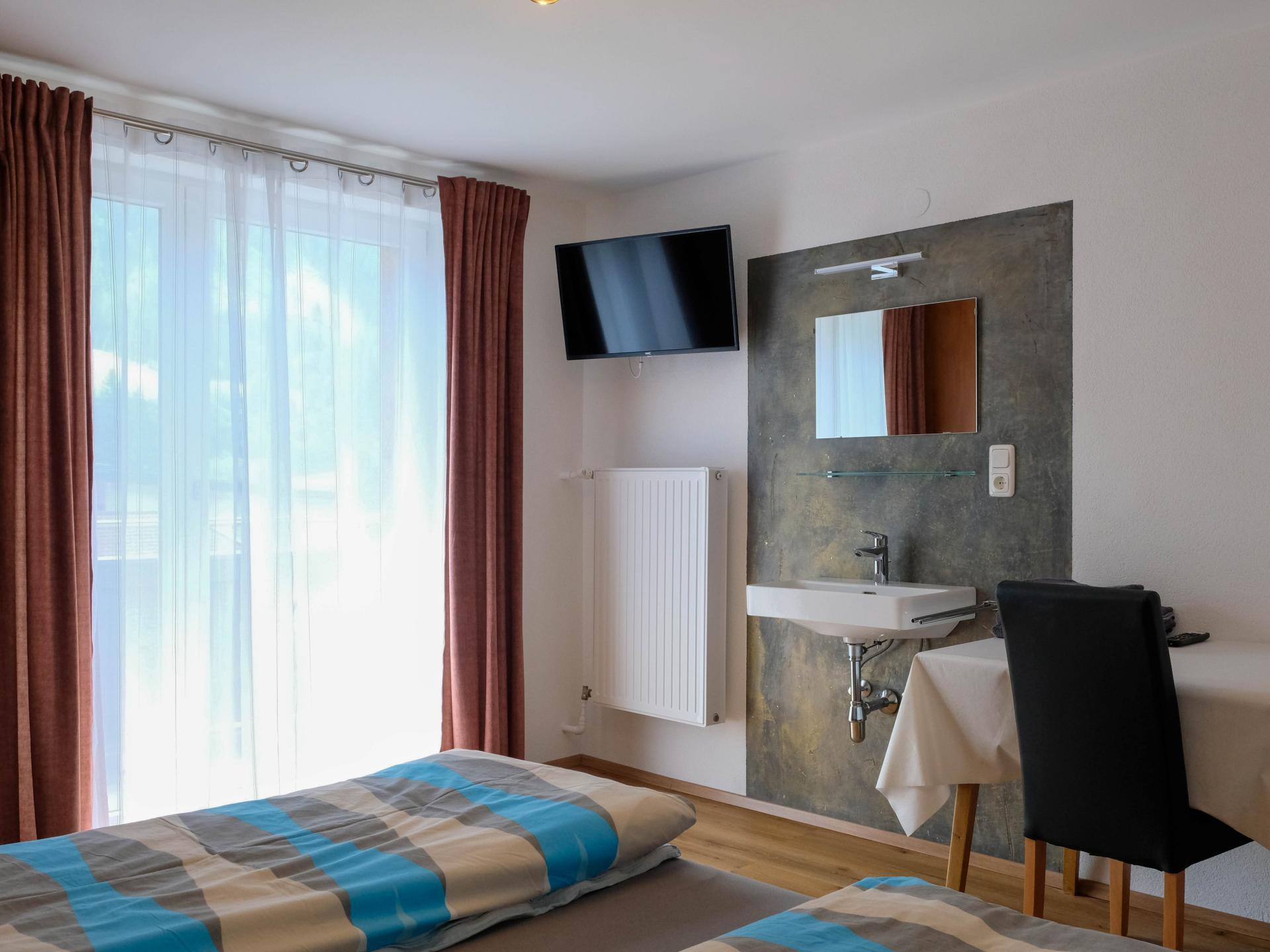 Ruim chalet voor 8 personen met balkon, 250m van de skilift - foto 3