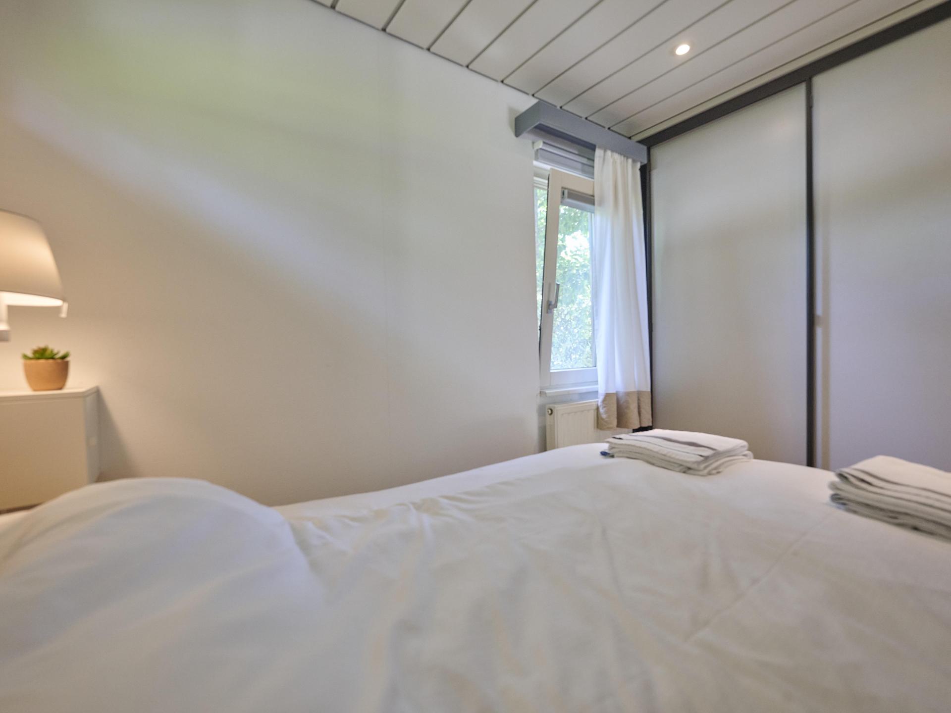 Knus chalet met grote tuin op kleinschalig park nabij strand Goedereede - foto 19