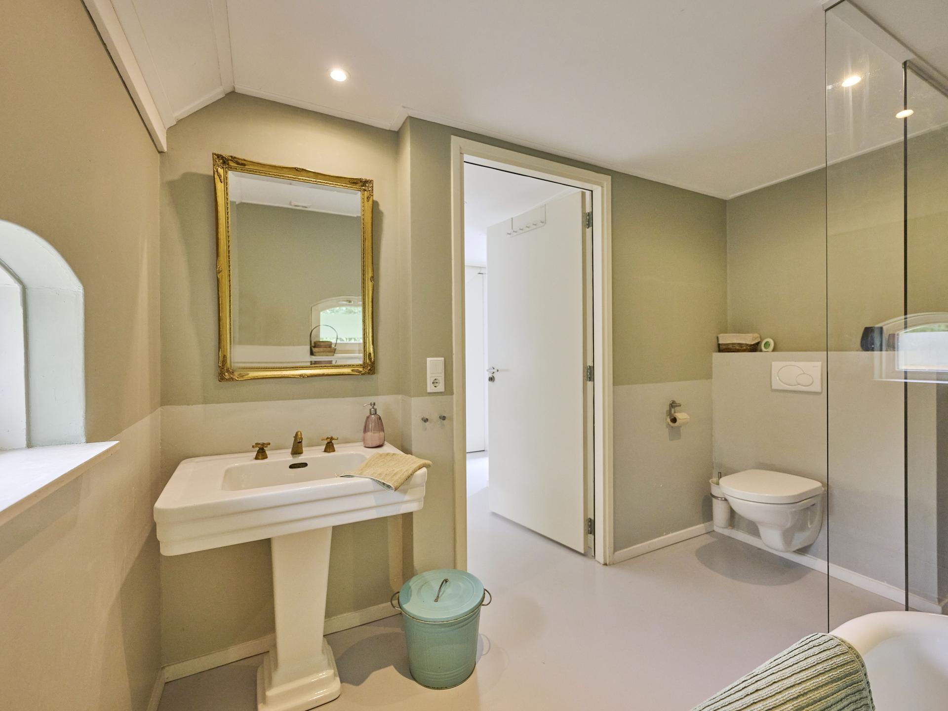Design vakantiehuis met houtkachel op landgoed in bosrijk Twente - foto 4