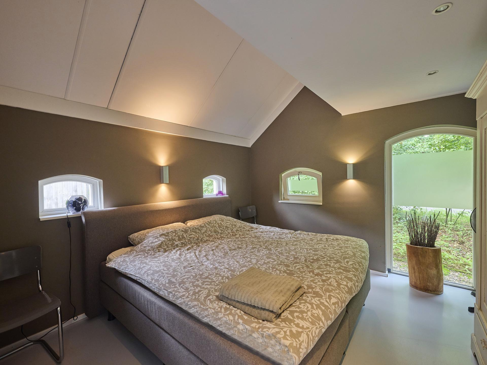 Design vakantiehuis met houtkachel op landgoed in bosrijk Twente - foto 2
