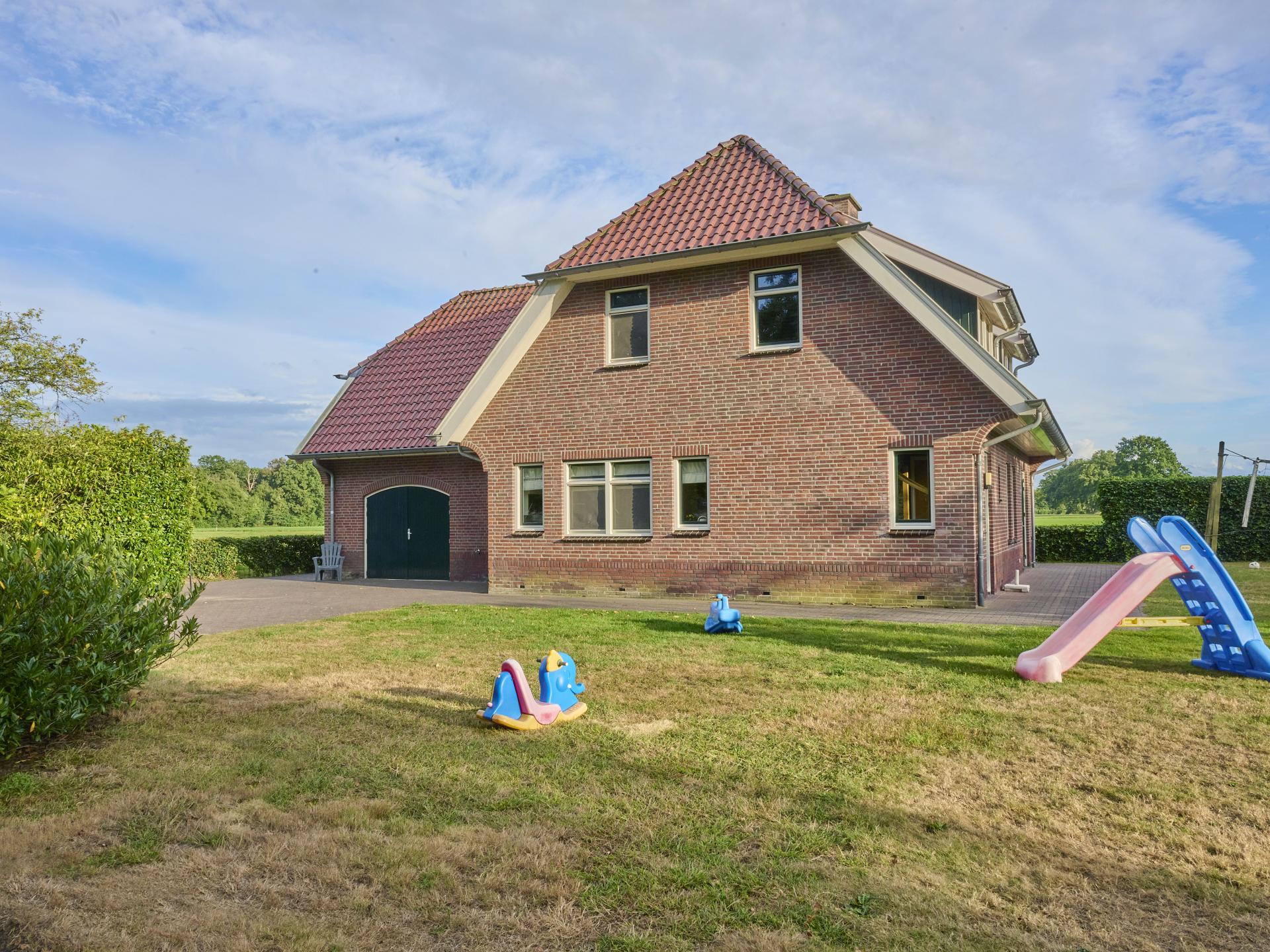 Ruime woonboerderij in Achterhoek met speelzolder en volleybalveld - foto 14