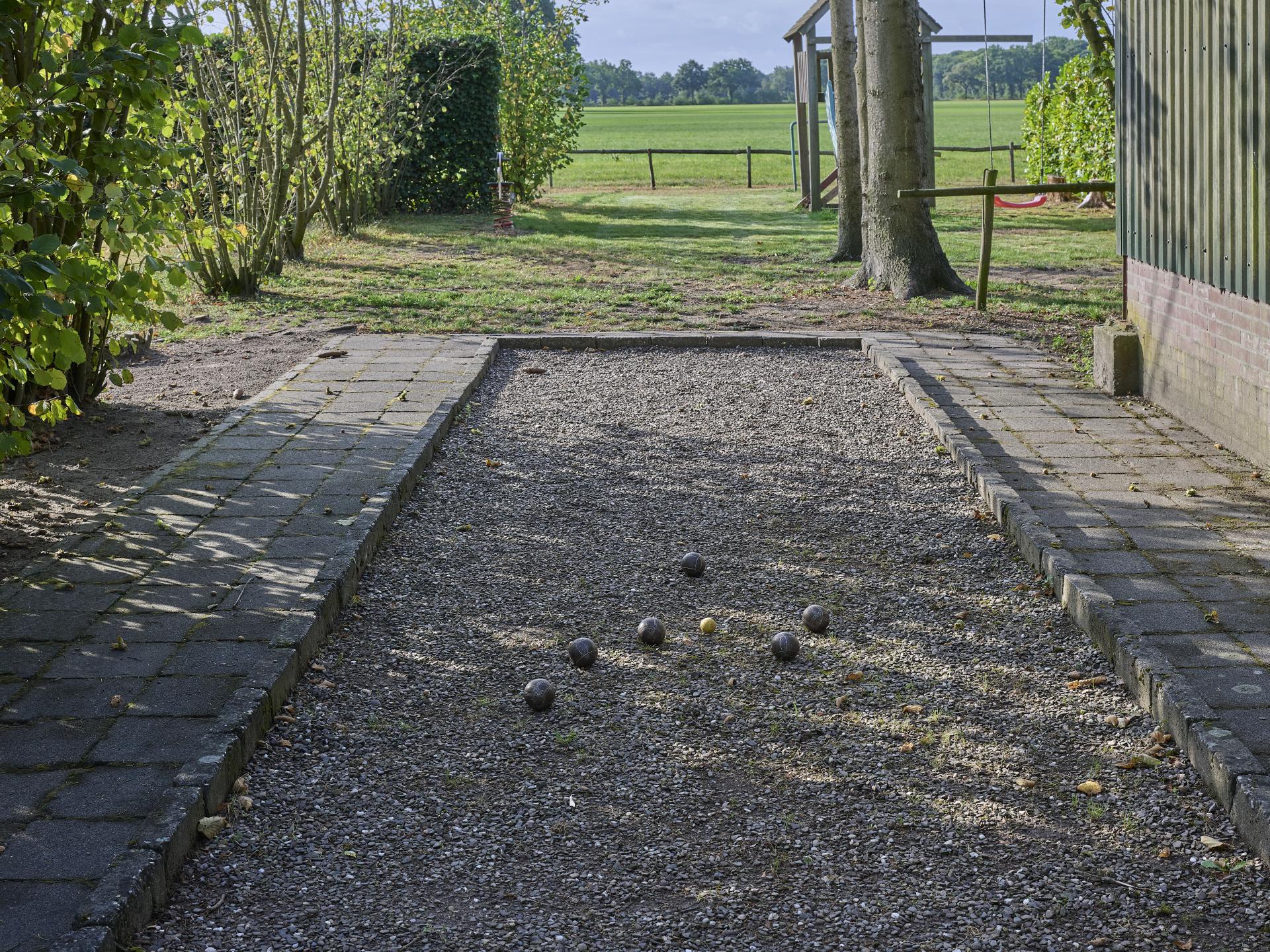 Ruime woonboerderij in Achterhoek met speelzolder en volleybalveld - foto 28