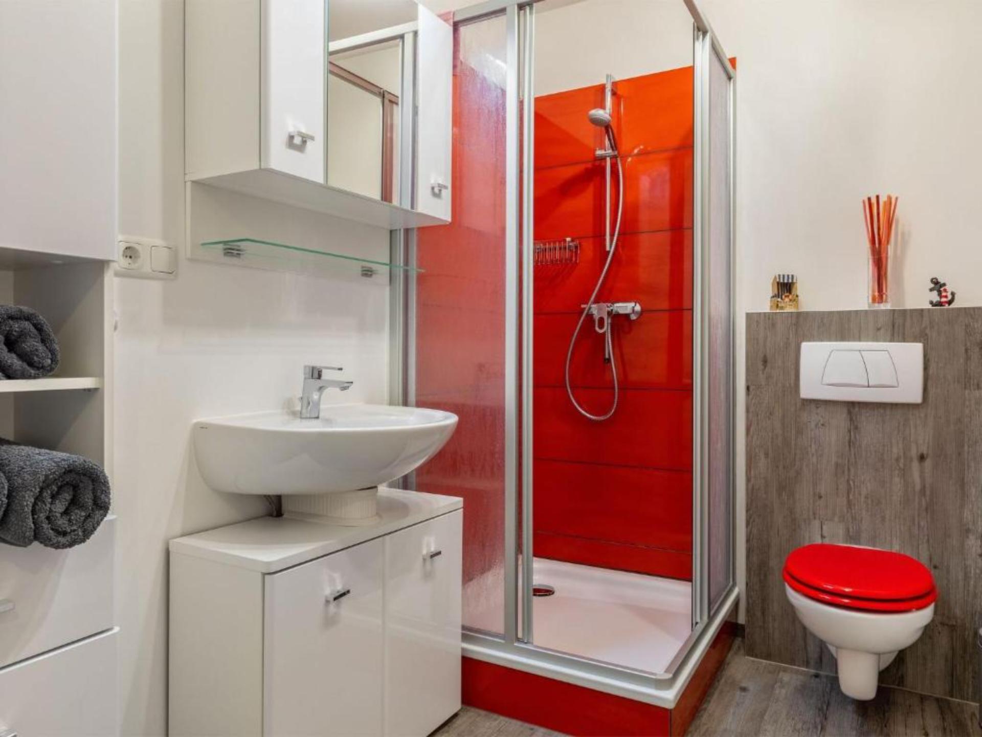Op 300 m van zee: Licht appartement in centrum Boltenhagen - foto 14