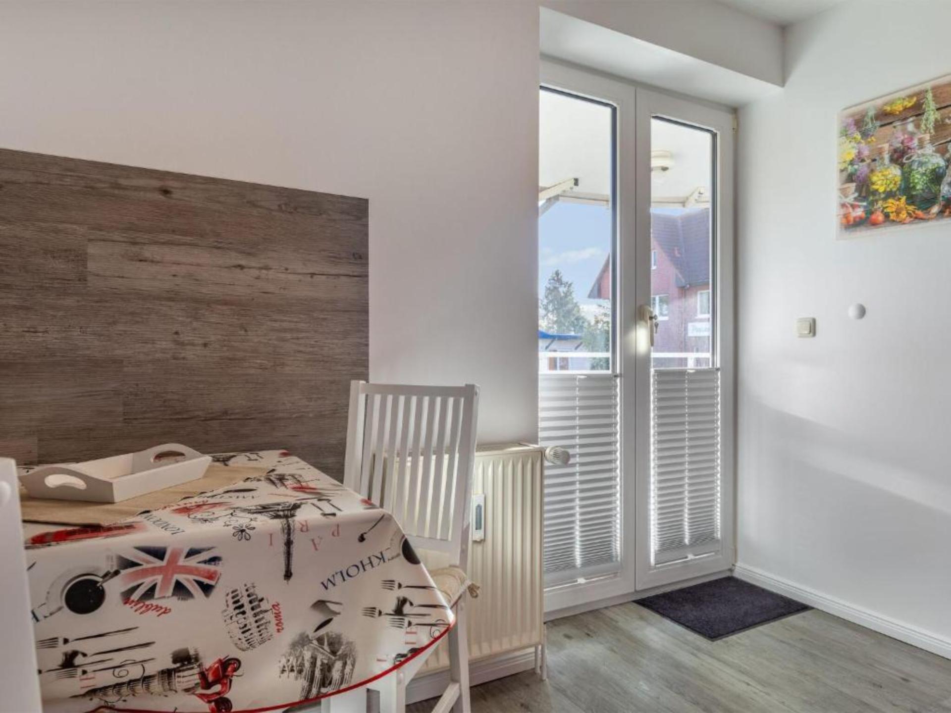 Op 300 m van zee: Licht appartement in centrum Boltenhagen - foto 10