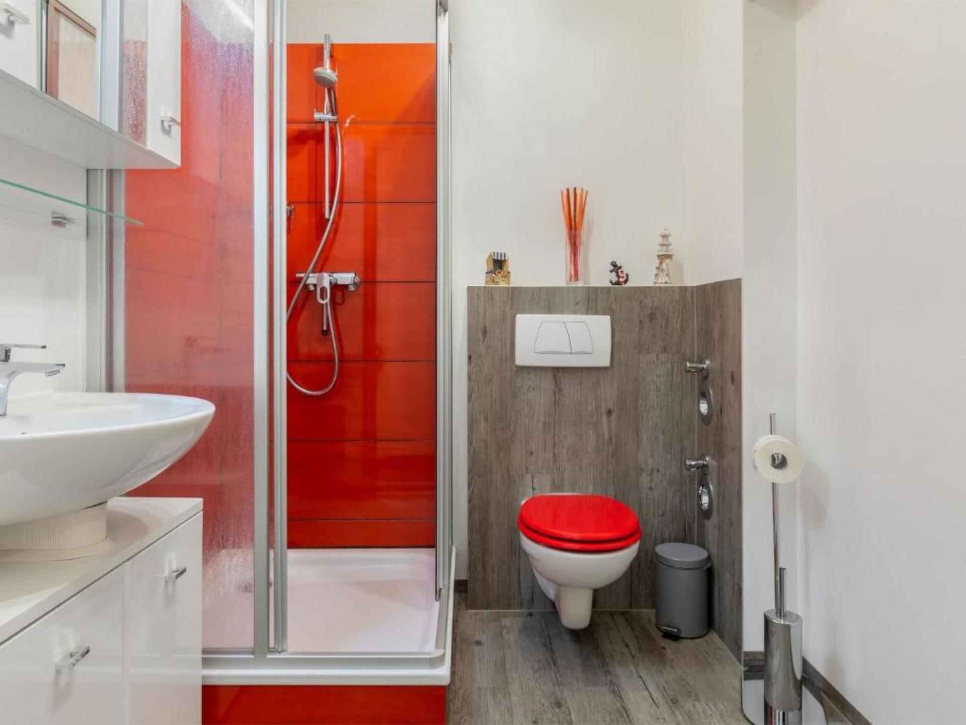 Op 300 m van zee: Licht appartement in centrum Boltenhagen - foto 15