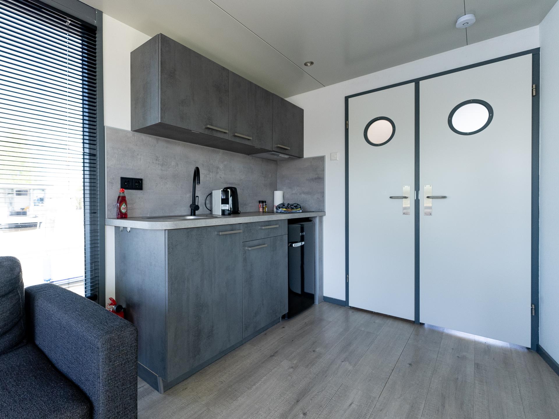 Luxe houseboat in sfeervolle jachthaven van Heeg, Friesland - foto 8