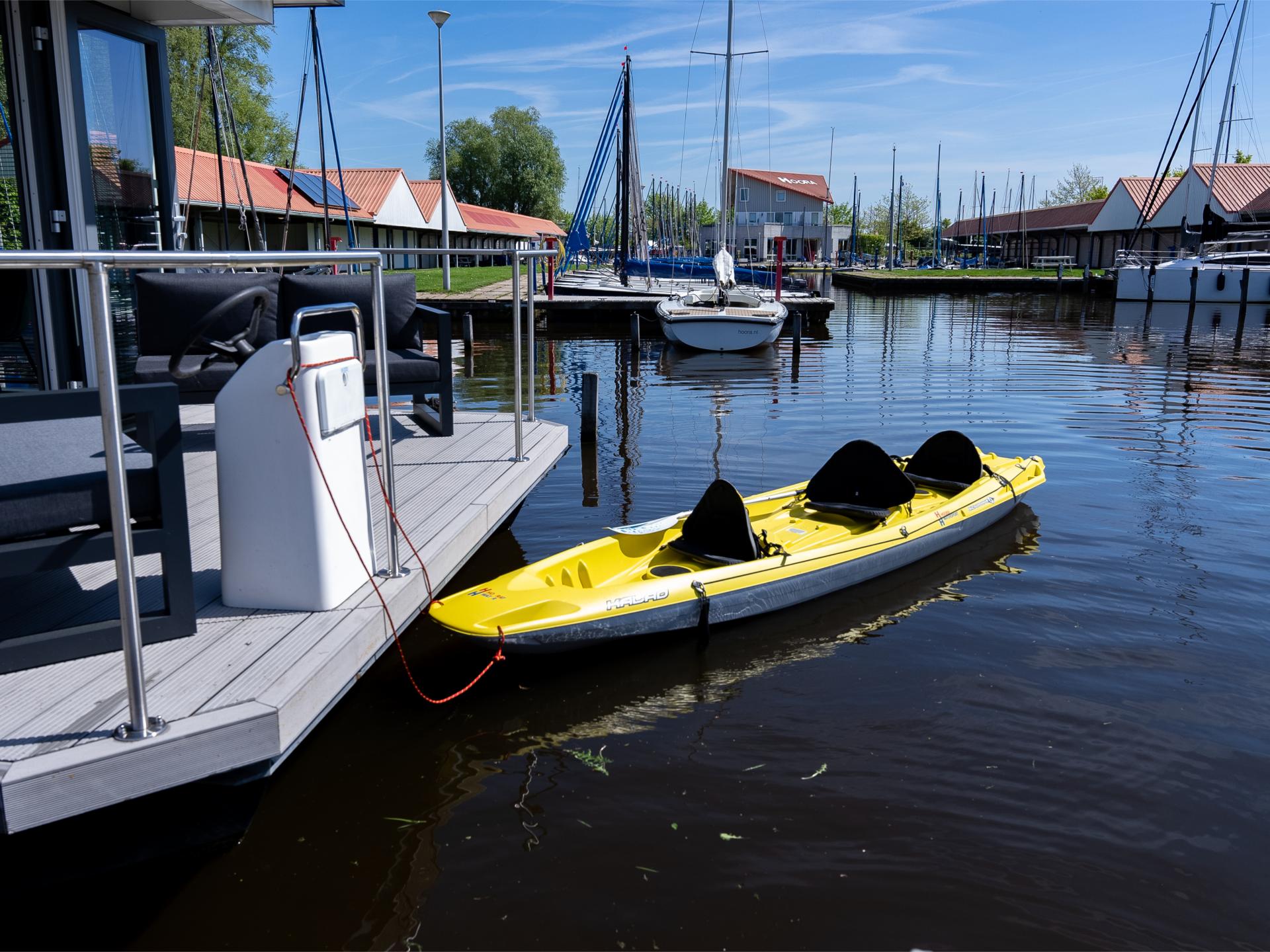 Luxe houseboat in sfeervolle jachthaven van Heeg, Friesland - foto 2