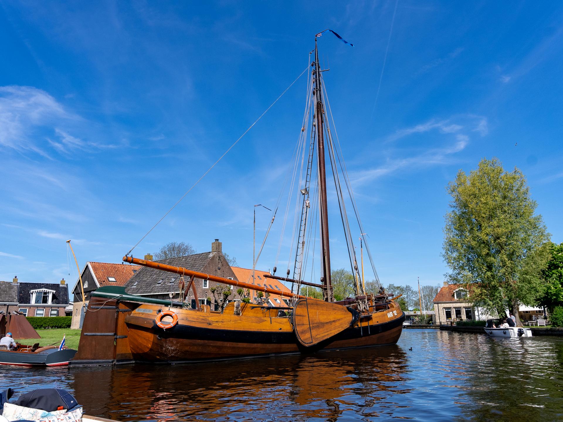 Luxe houseboat in sfeervolle jachthaven van Heeg, Friesland - foto 35