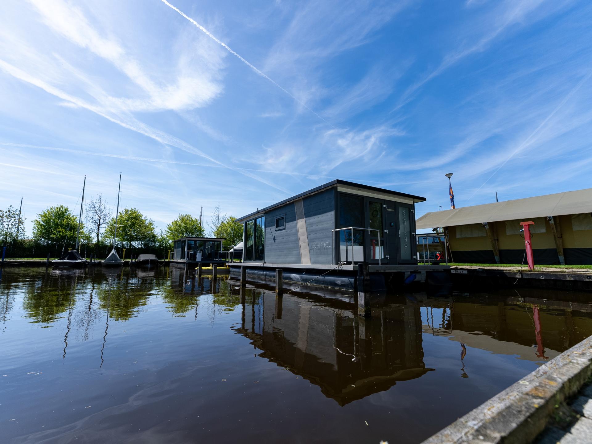 Luxe houseboat in sfeervolle jachthaven van Heeg, Friesland - foto 27