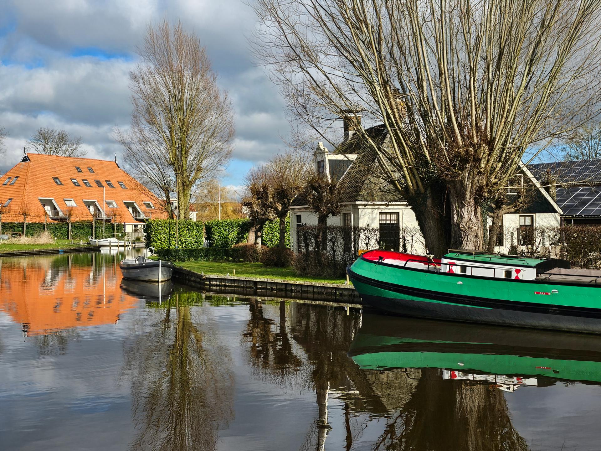 Luxe houseboat in sfeervolle jachthaven van Heeg, Friesland - foto 23